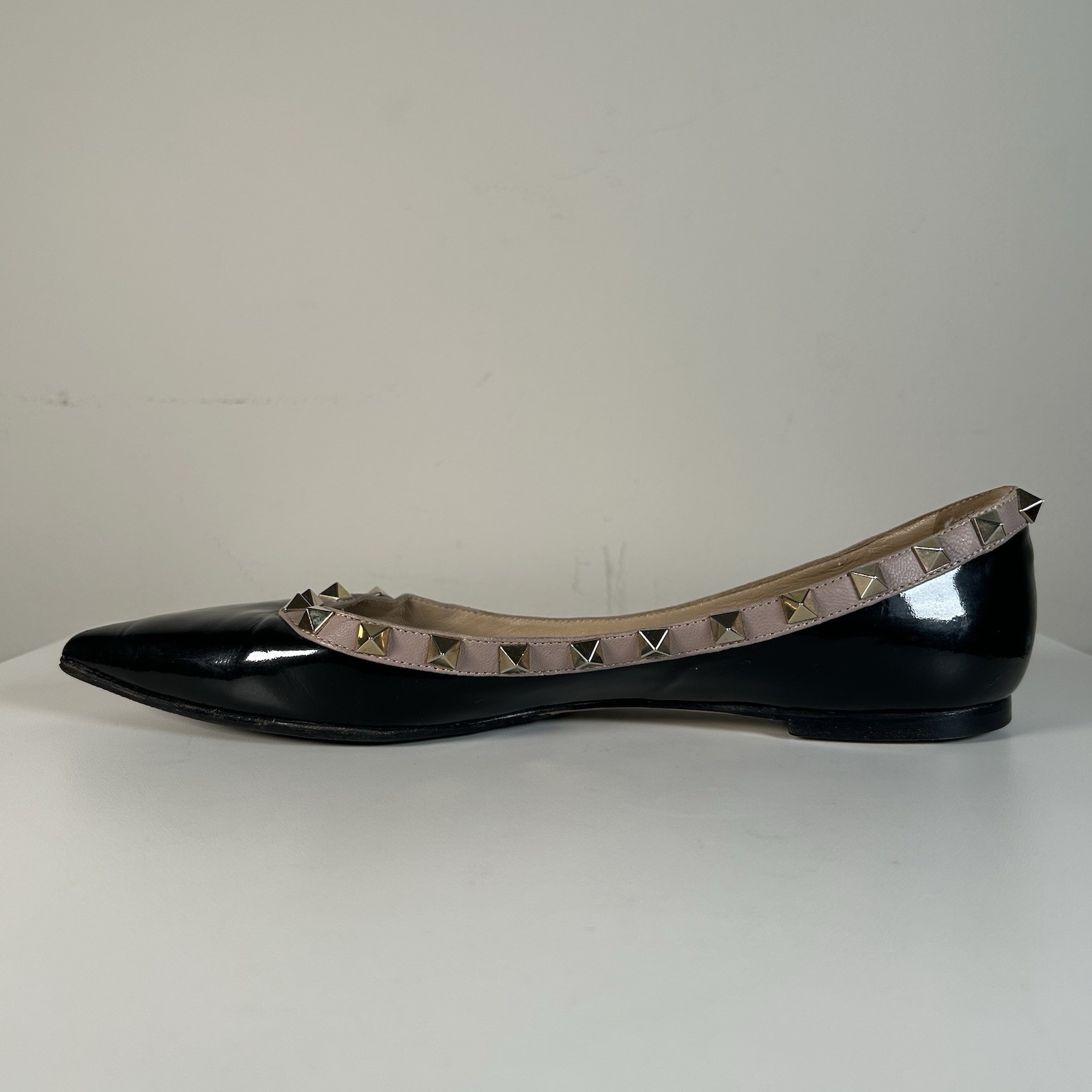 Valentino Garavani Rockstud Ballet Flats Black Pointed Toe Patent Leather Sz 39