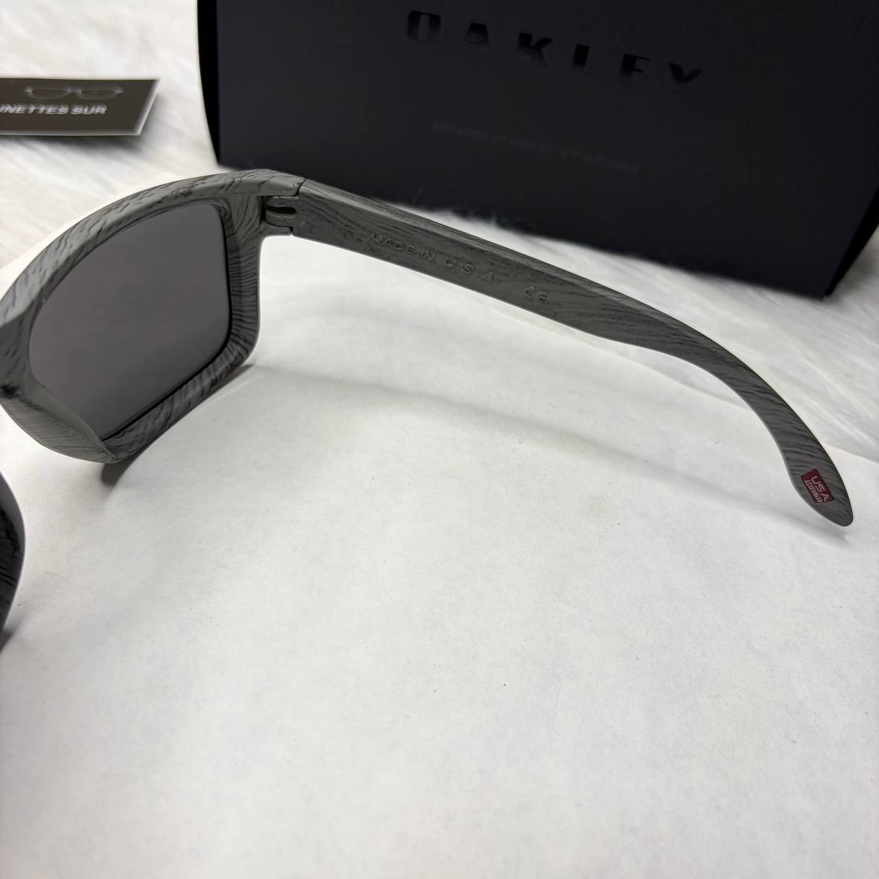 Oakley Holbrook Polarized Sunglasses Gray Woodgrain Frame Silver Mirror Lens