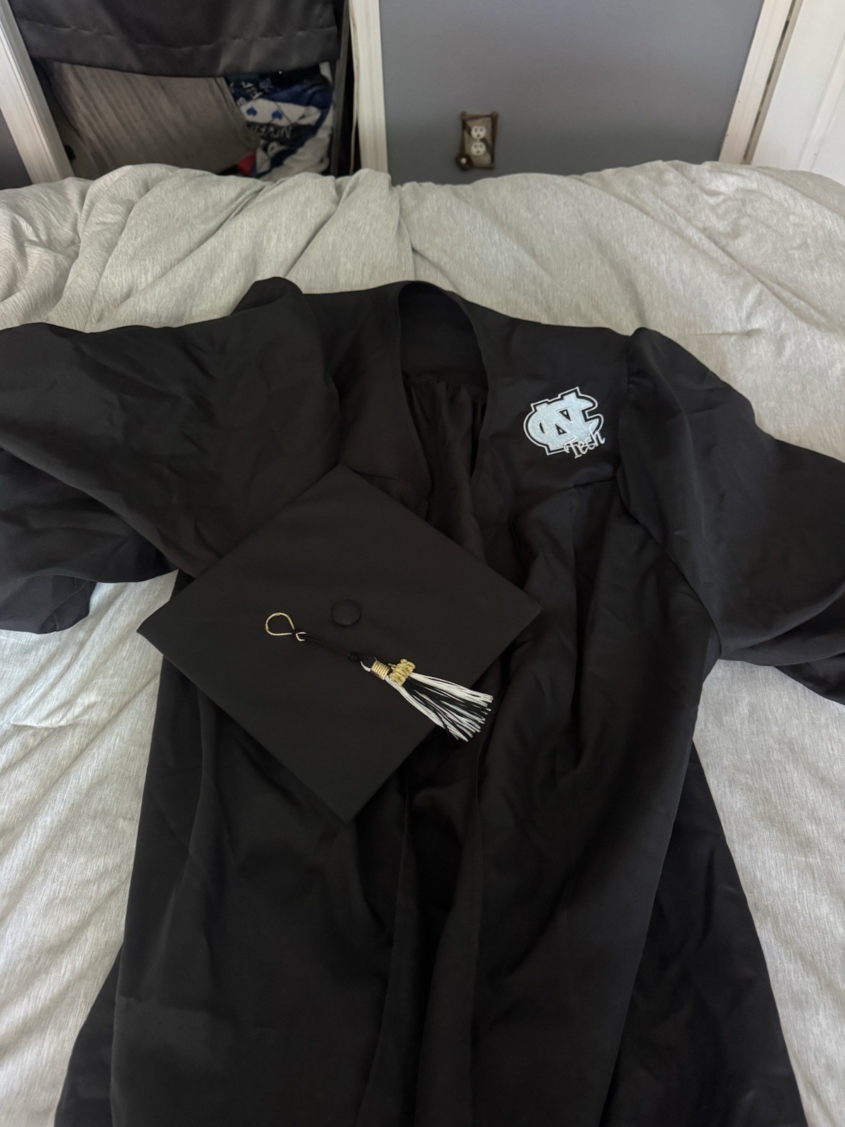 Cap and Gown and Tassle 5’11-6’0