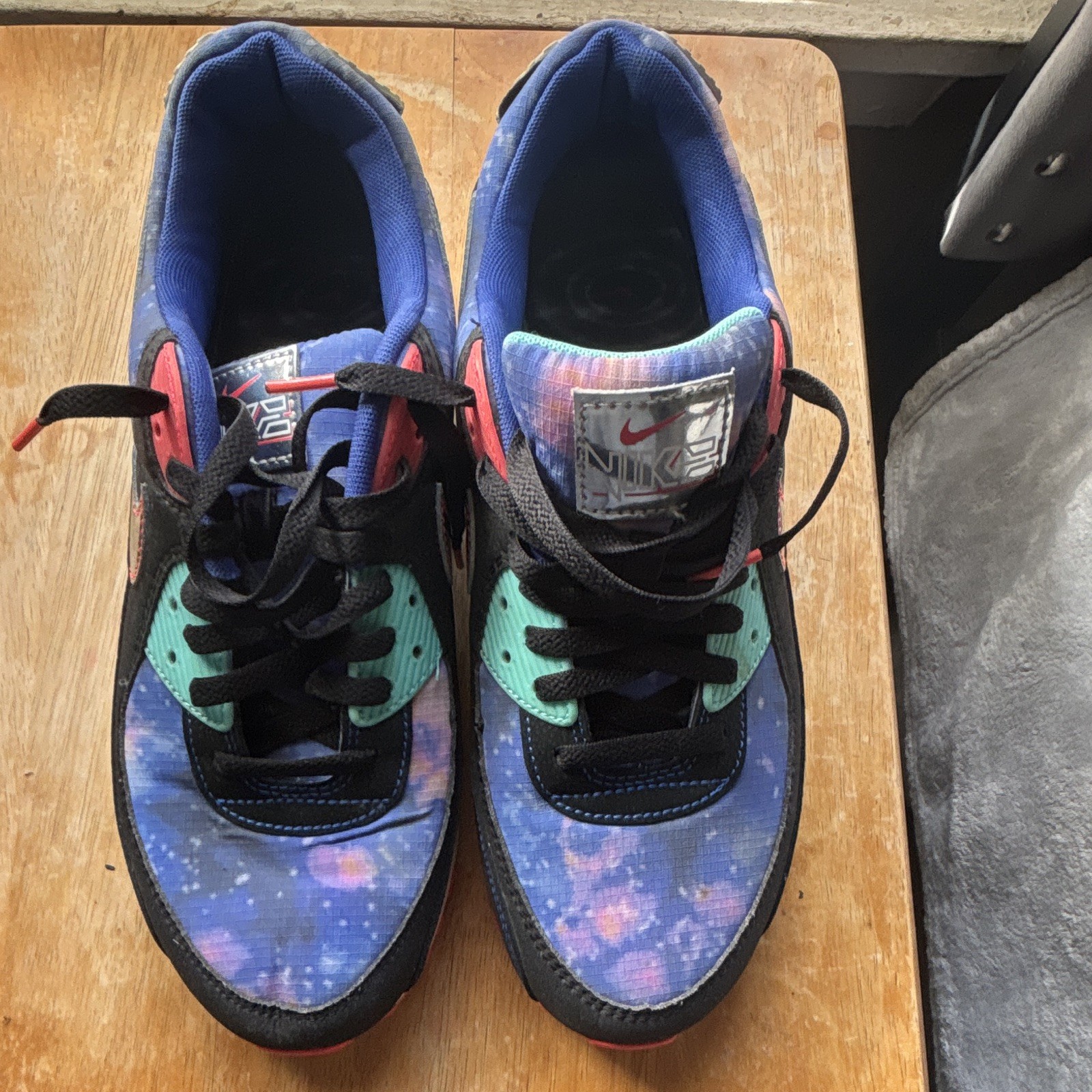 Nike Air Max 90 Men’s Black/Blue Multicolor Galaxy Low Top Lace-Up Sneaker