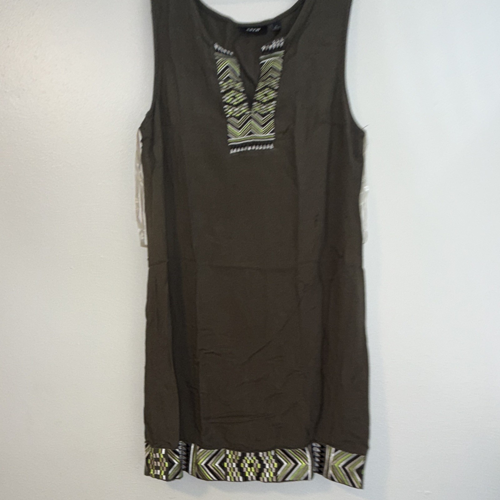 Apt. 9 Women’s Shift Dress S Sleeveless V-Neck Knee Tribal Geometric Olive