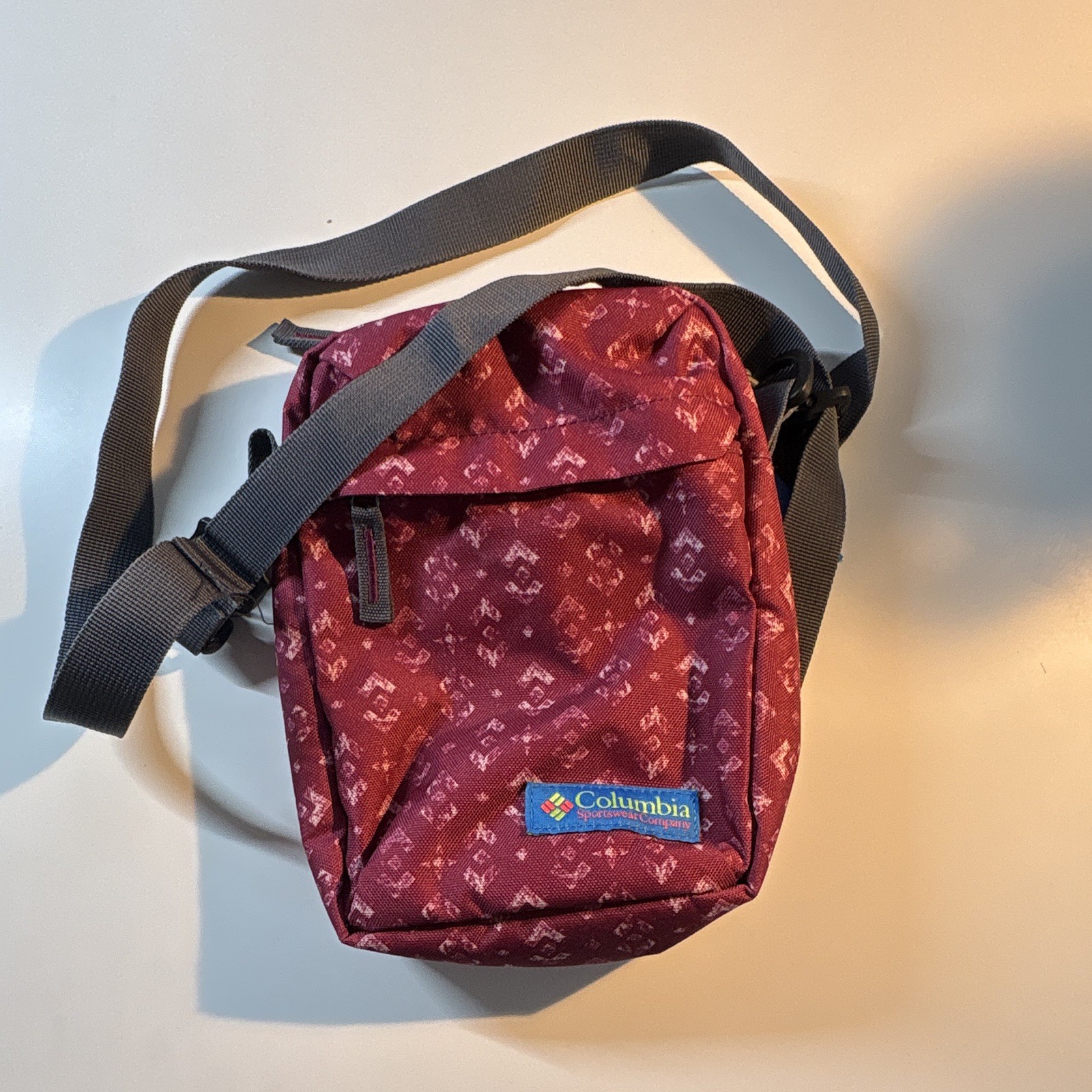 Cute Columbia Uplift Red Geometric Small Crossbody Zip Bag Detachable Strap