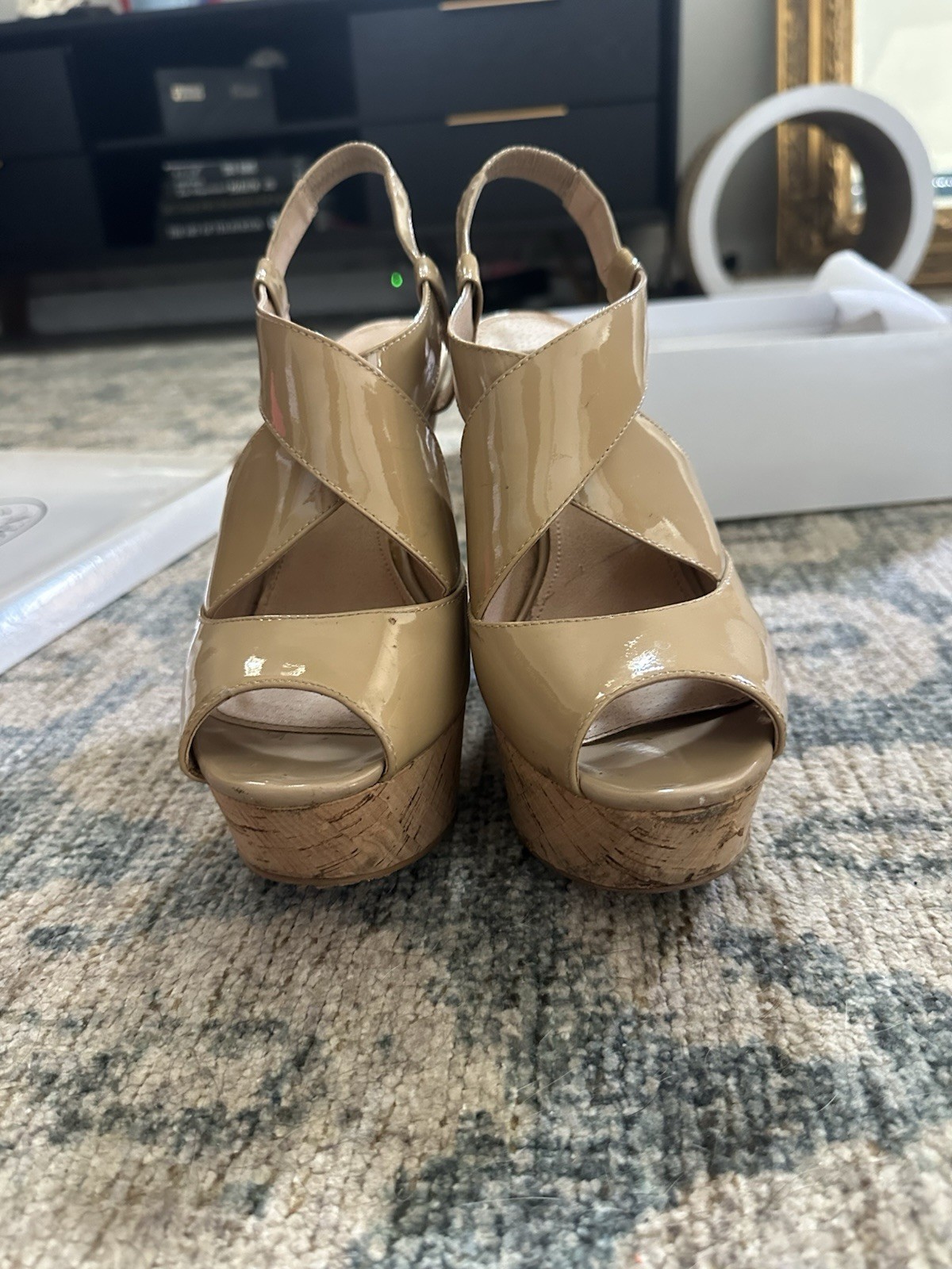 Steve Madden whimsical brown tan patent leather platform cross Size 9