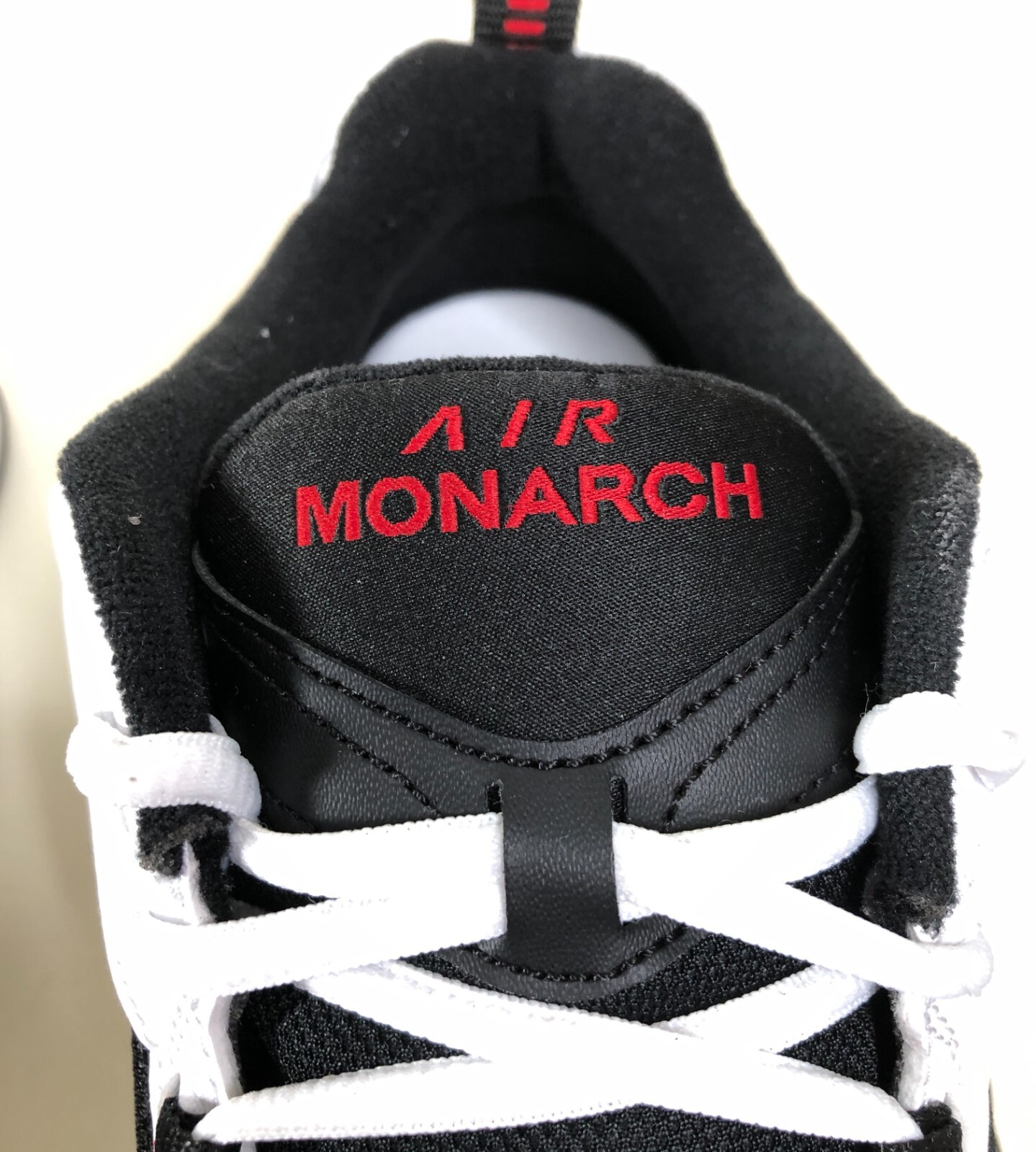Nike Air Monarch IV White Red Black Walking Shoes Men’s Size 6-7 4E (416355-101)