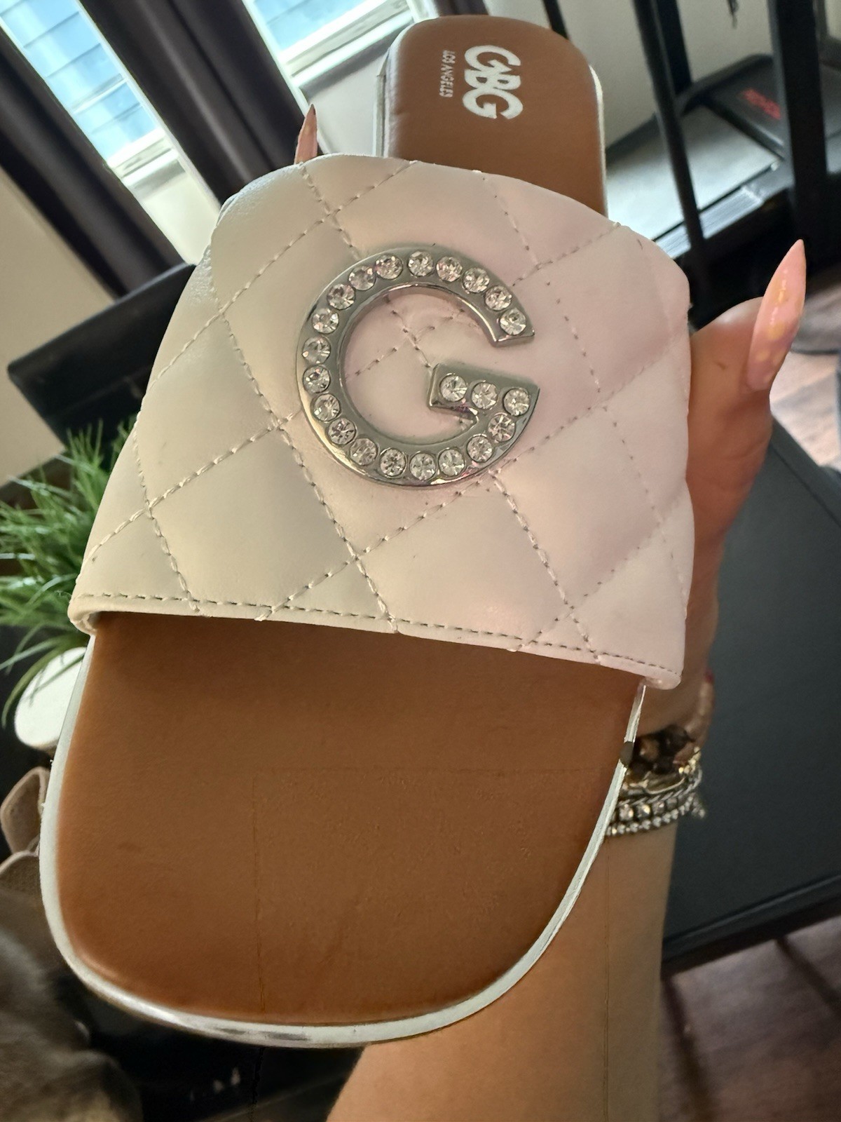 GBG Los Angeles Women’s White Quilted Rhinestone Logo Slide Sandals US 8