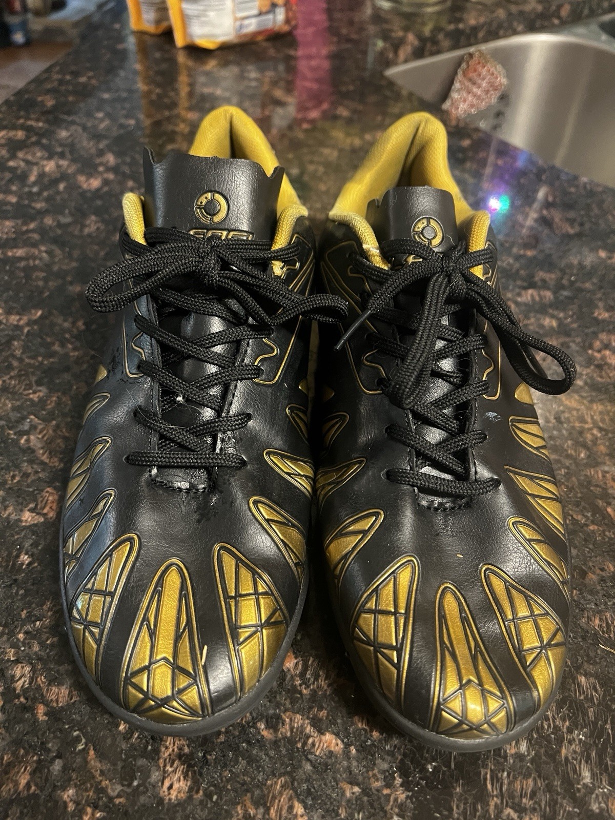 LEOCI-Firm Ground Soccer/Futbol/Futsol Cleats-Indoor-Black/Gold-Size ￼ EU43/M 10