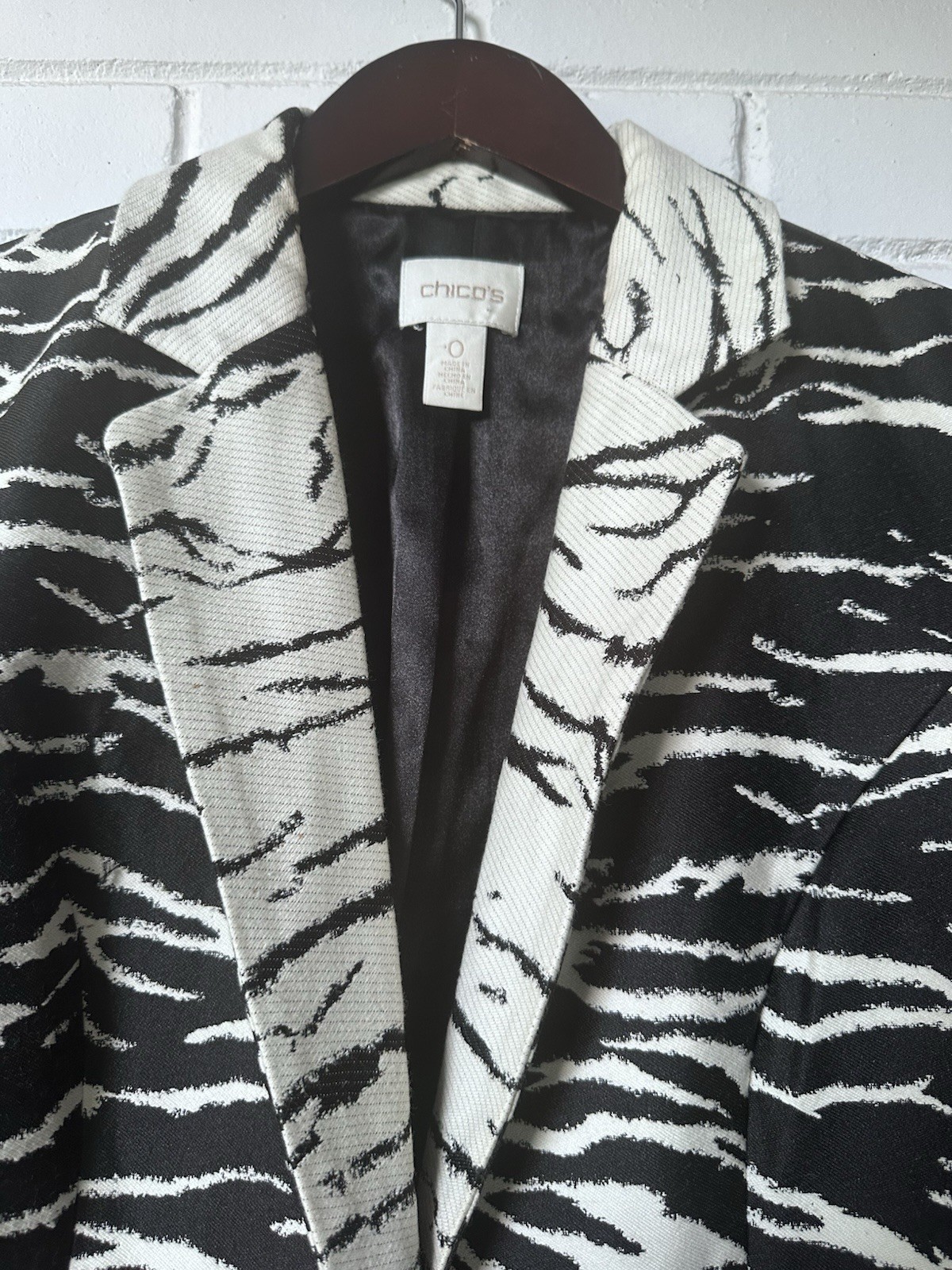 Chico’s Zebra Print Blazer Jacket Womens 0 Black White Lined Button 3/4