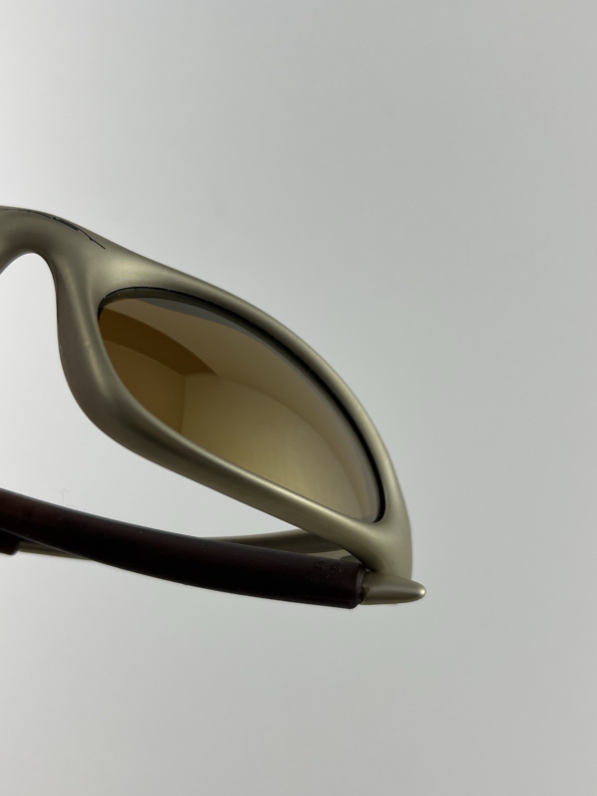 Oakley Minute 1.0 FMJ Platinum Frame Gold Iridium Lens Rootbeer Ear 04-082 XX