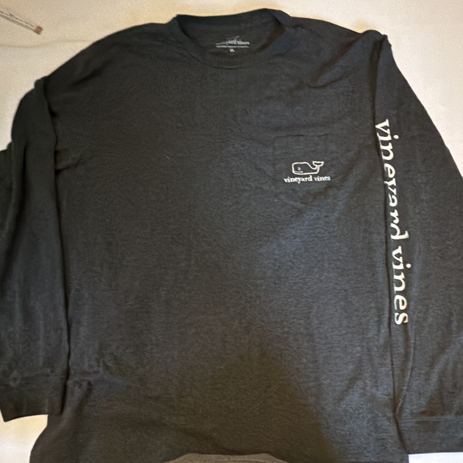 Vineyard Vines Men’s XL Black Long Sleeve Pocket Tee Whale Logo Graphic
