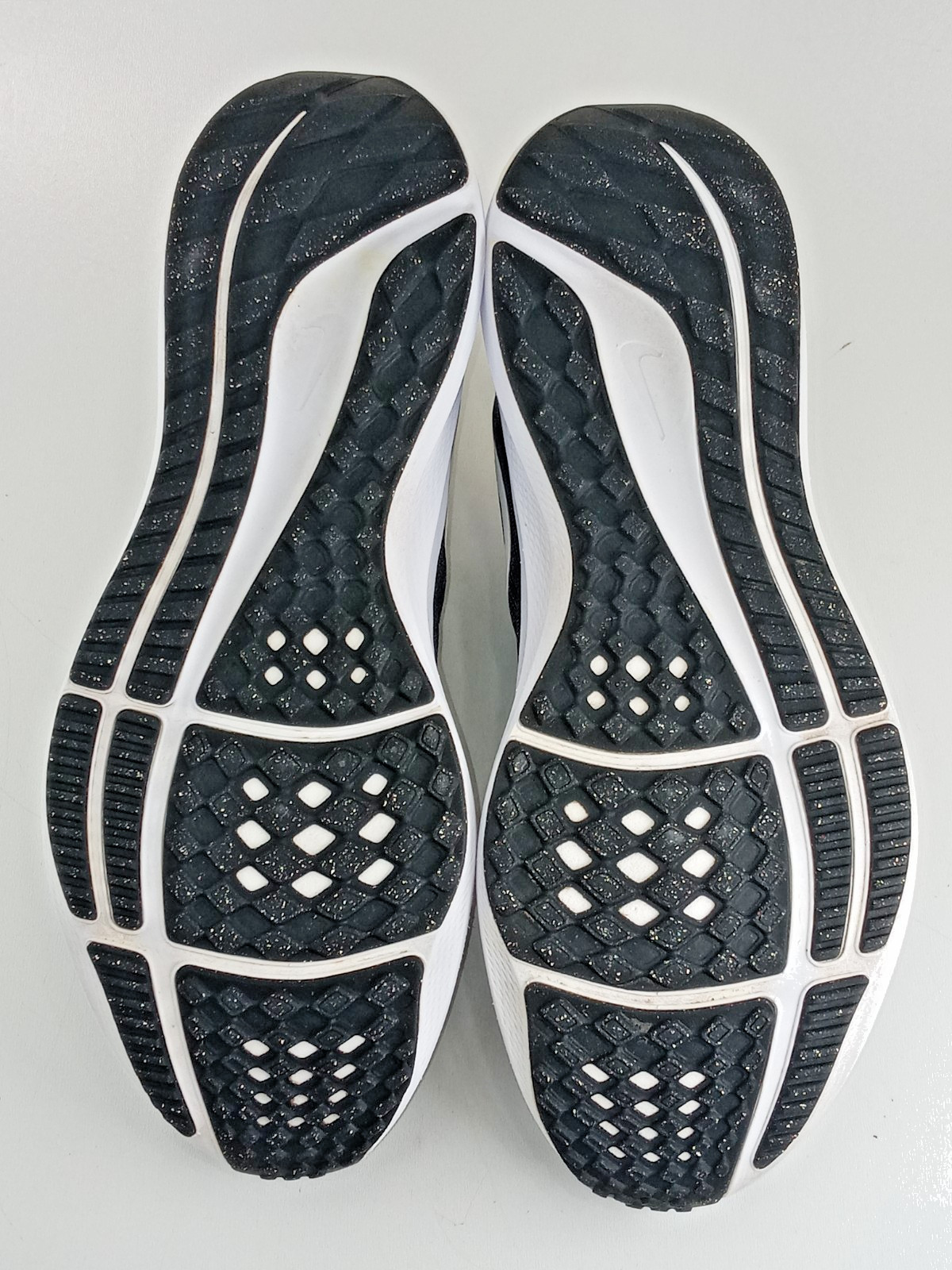 Nike Air Zoom Pegasus 39 Men Black White Running Shoe Sneaker DH4071-001 Sz 10.5
