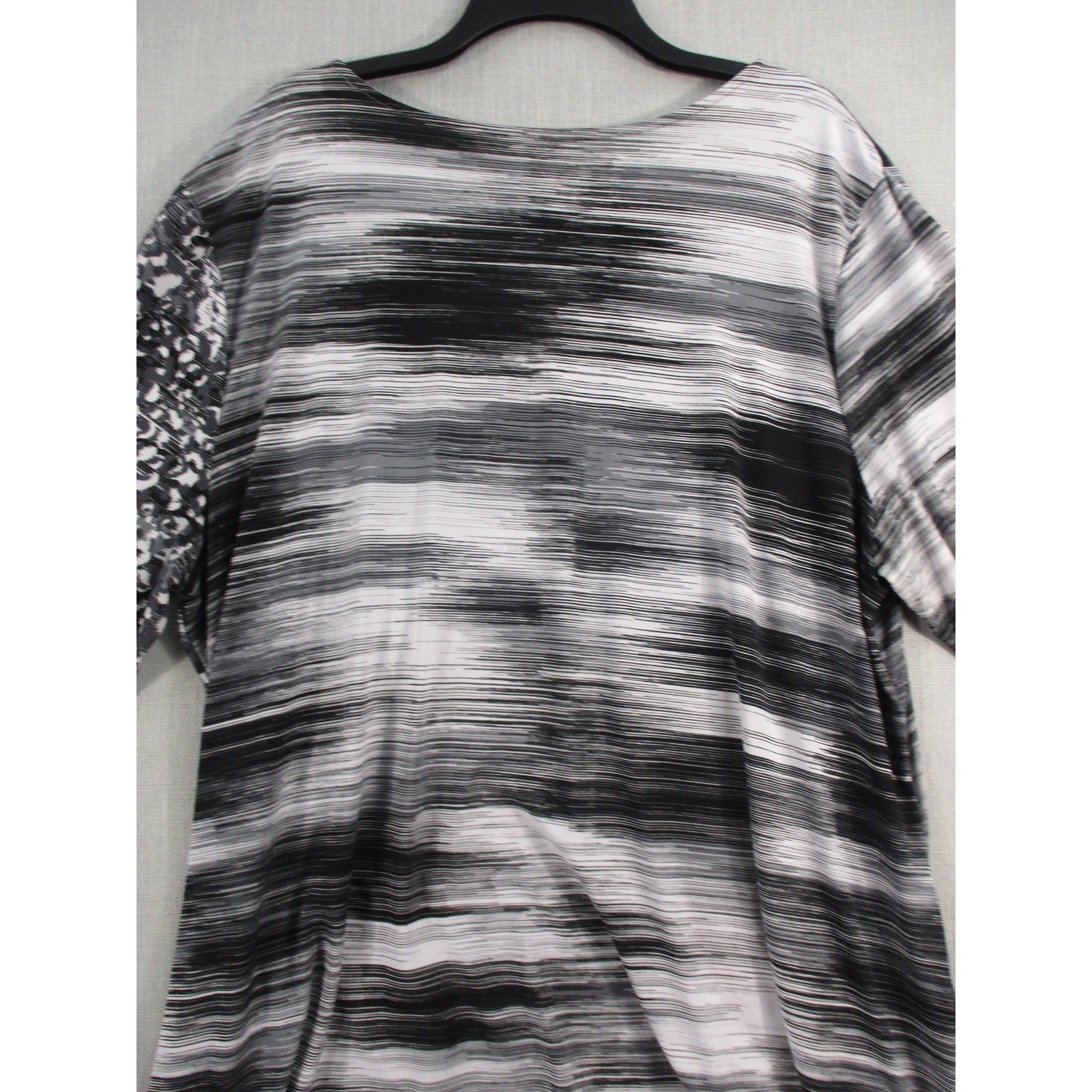 Cato Womens Plus Size 22/24W Abstract Print Asymmetric Hem 3/4 Sleeve Top Black