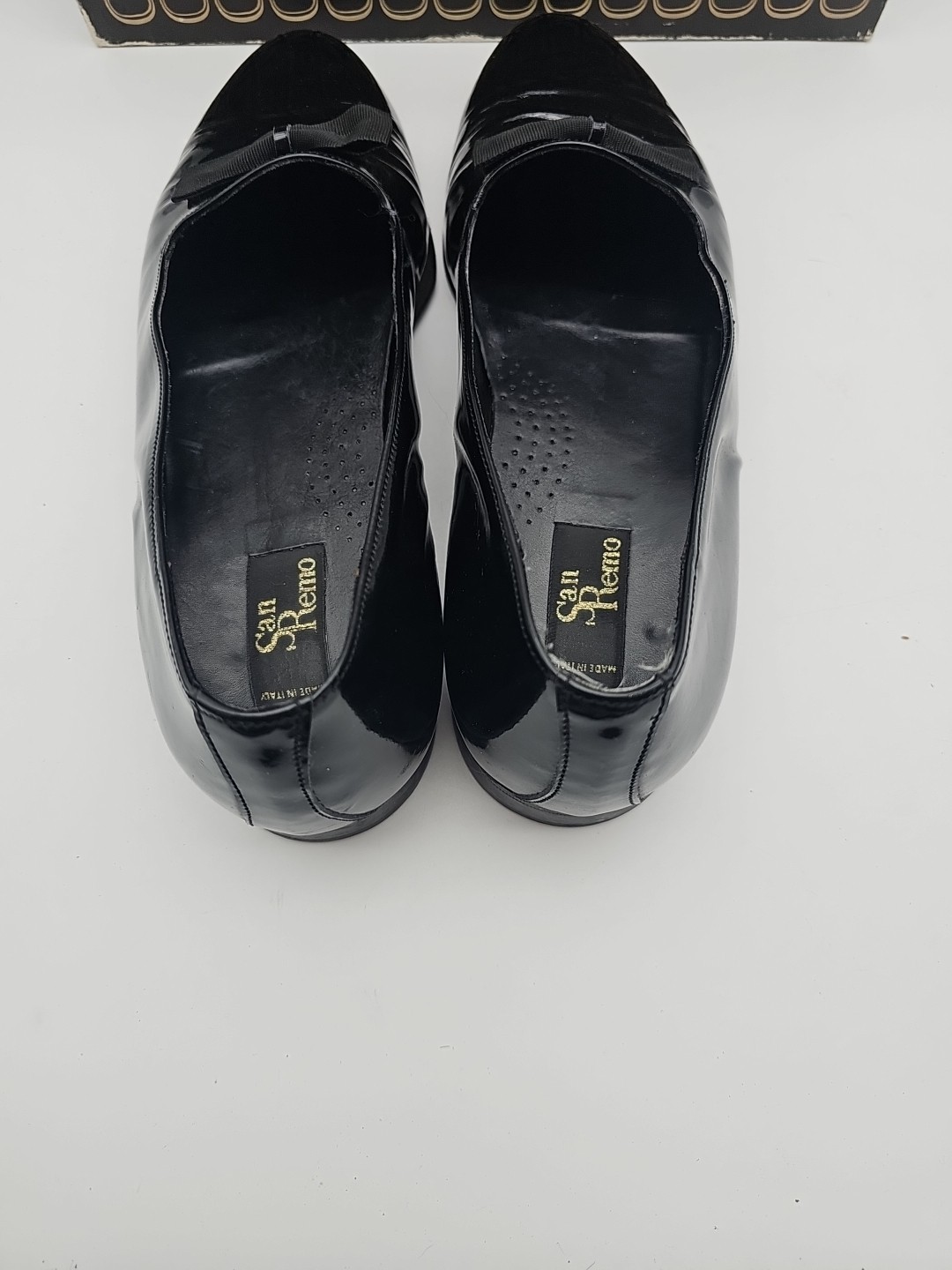 Pre-owned excellent. Made in Italy. Formal bow. 11