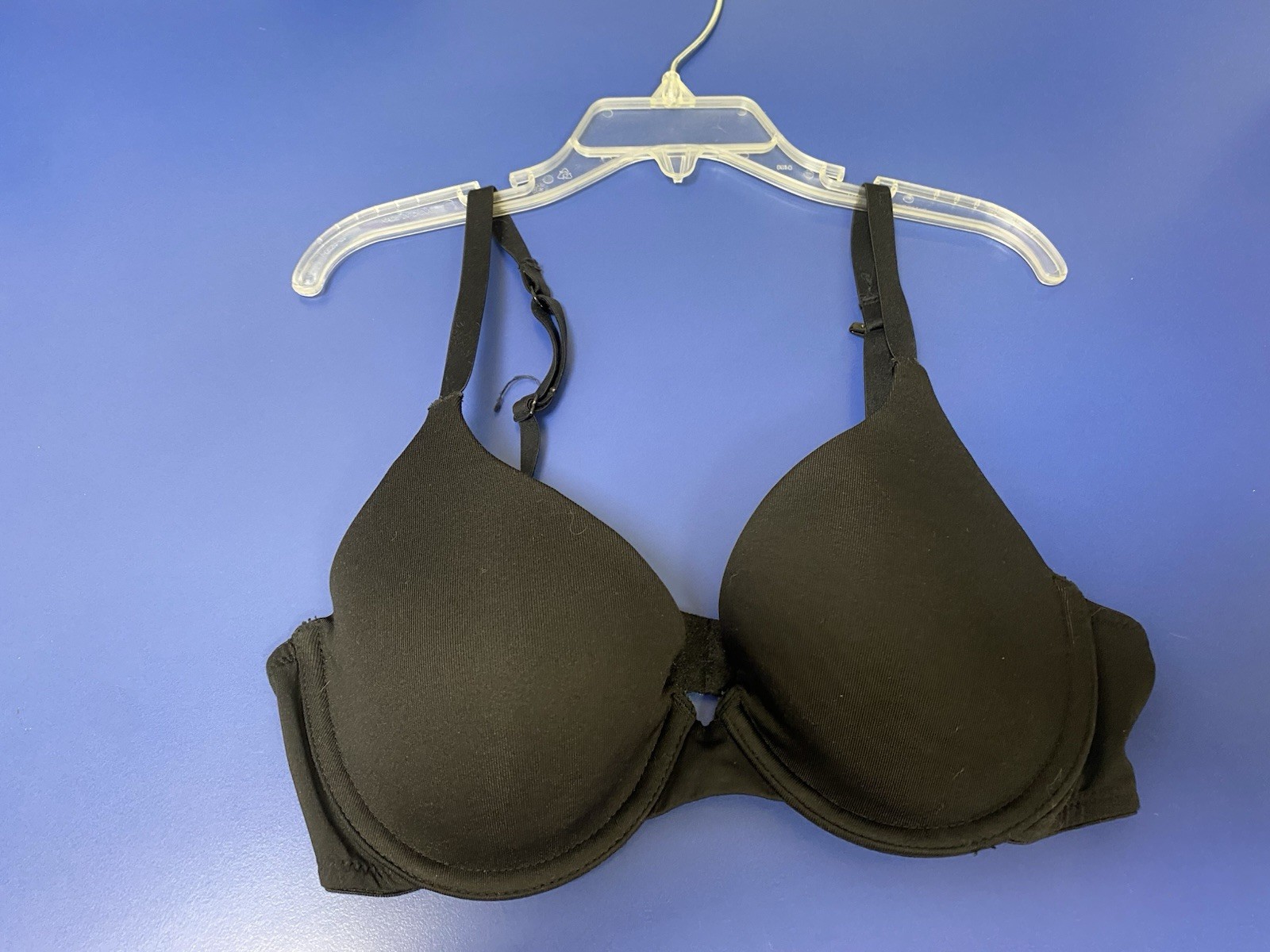SO Black Molded T-Shirt Bra – Women Intimates 32B hook for racerback straps