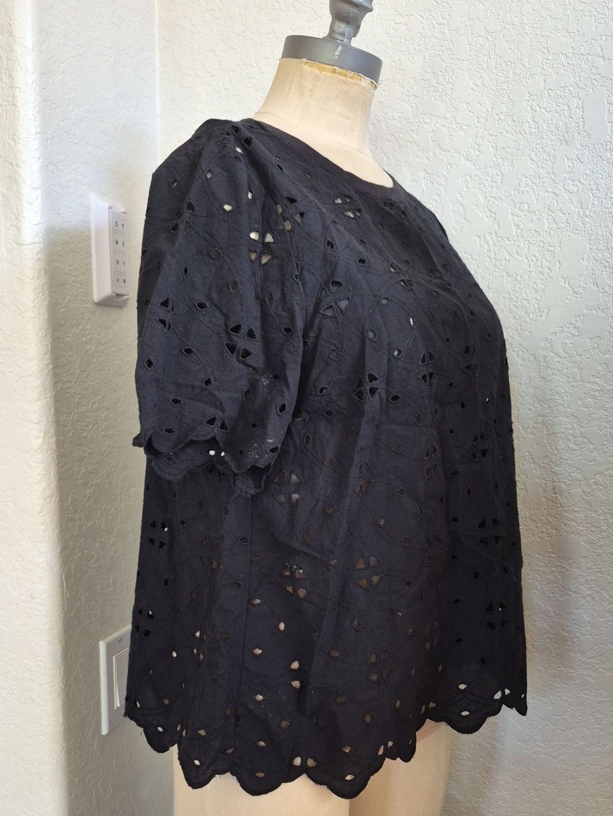 Who What Wear -Cut Out Design 100% Cotton Top Sz Medium