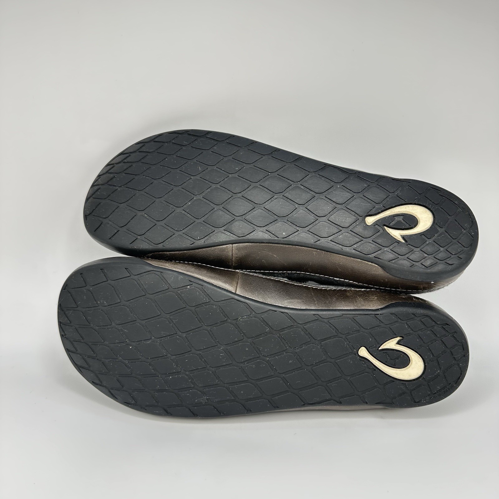 OluKai Mahana Men 11 Dark Shadow Quilted Jersey Drop-In Heel Slipper