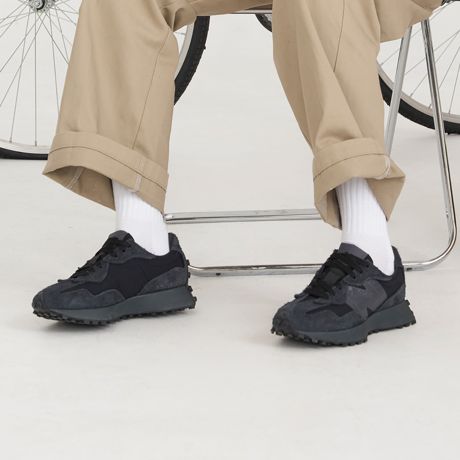 New Balance 327 Phantom Black – U327WCD Size