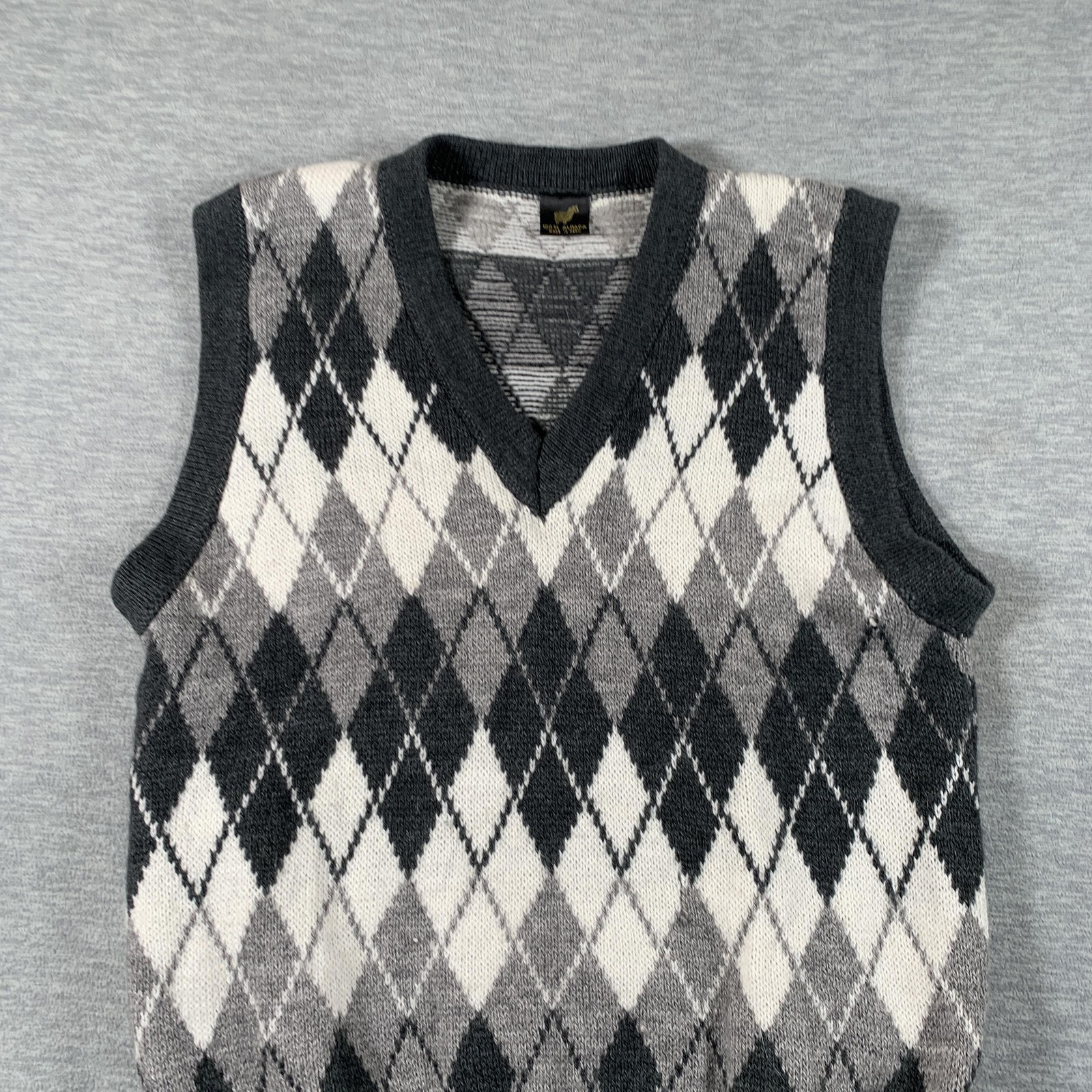 Sweater Vest Mens Small Gray Argyle 100% Alpaca Knit V Neck Pullover Peru