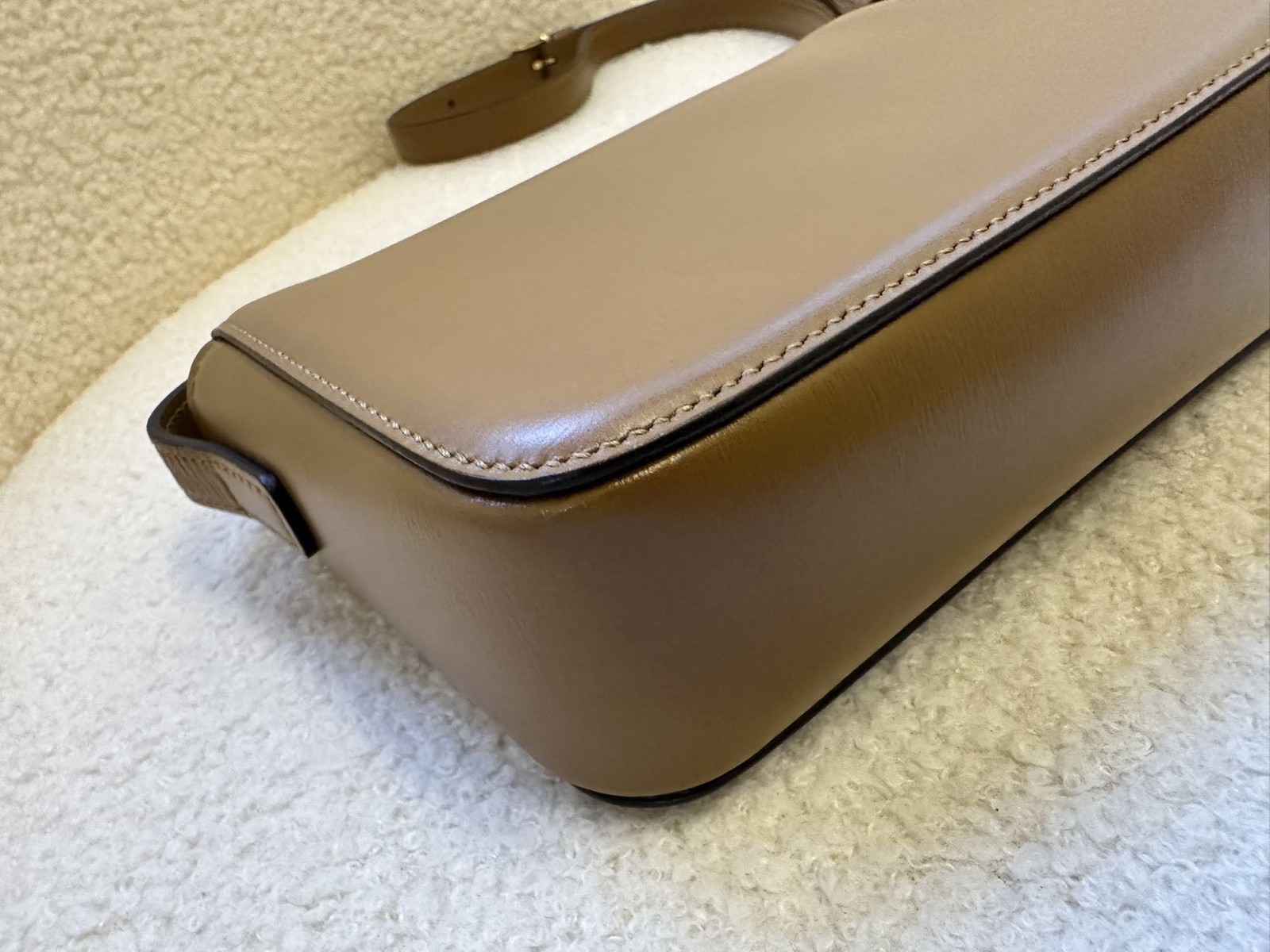 Celine Pre-Owned Authentic Luxury Handbag Caramel 18.5*6*13.5cm
