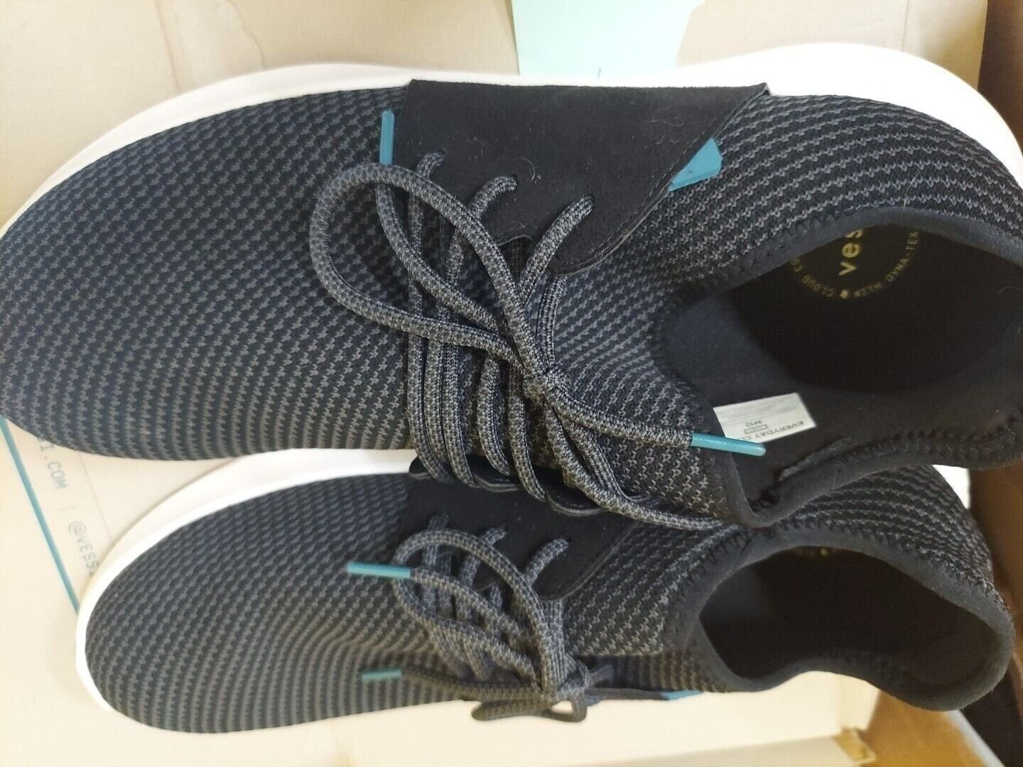 Vessi M12 Midnight Black everyday classic sneaker sheombm 12. preowned