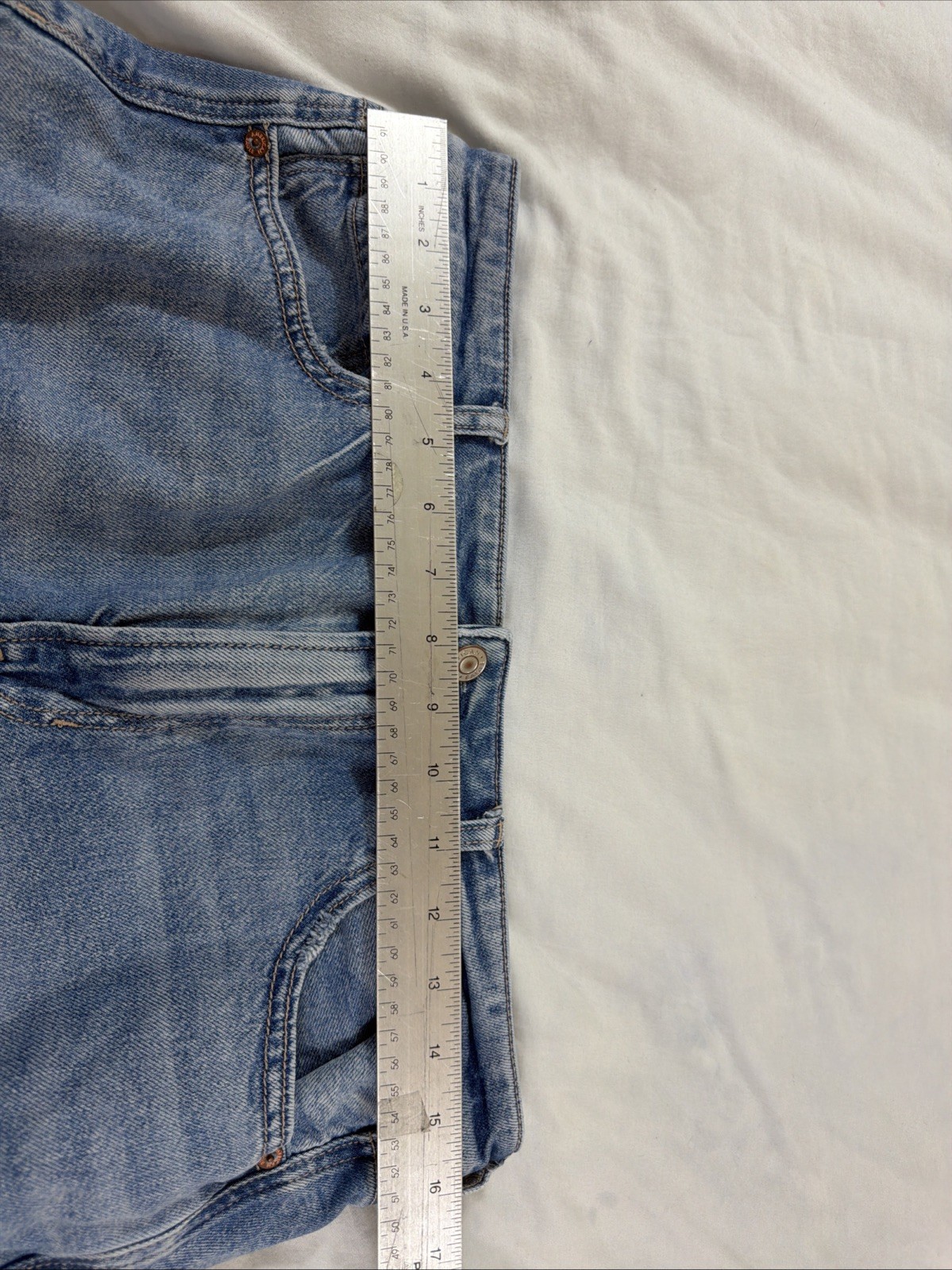 american eagle strigid Mom Jeans Womens Size 12 Medium Wash Thrashed