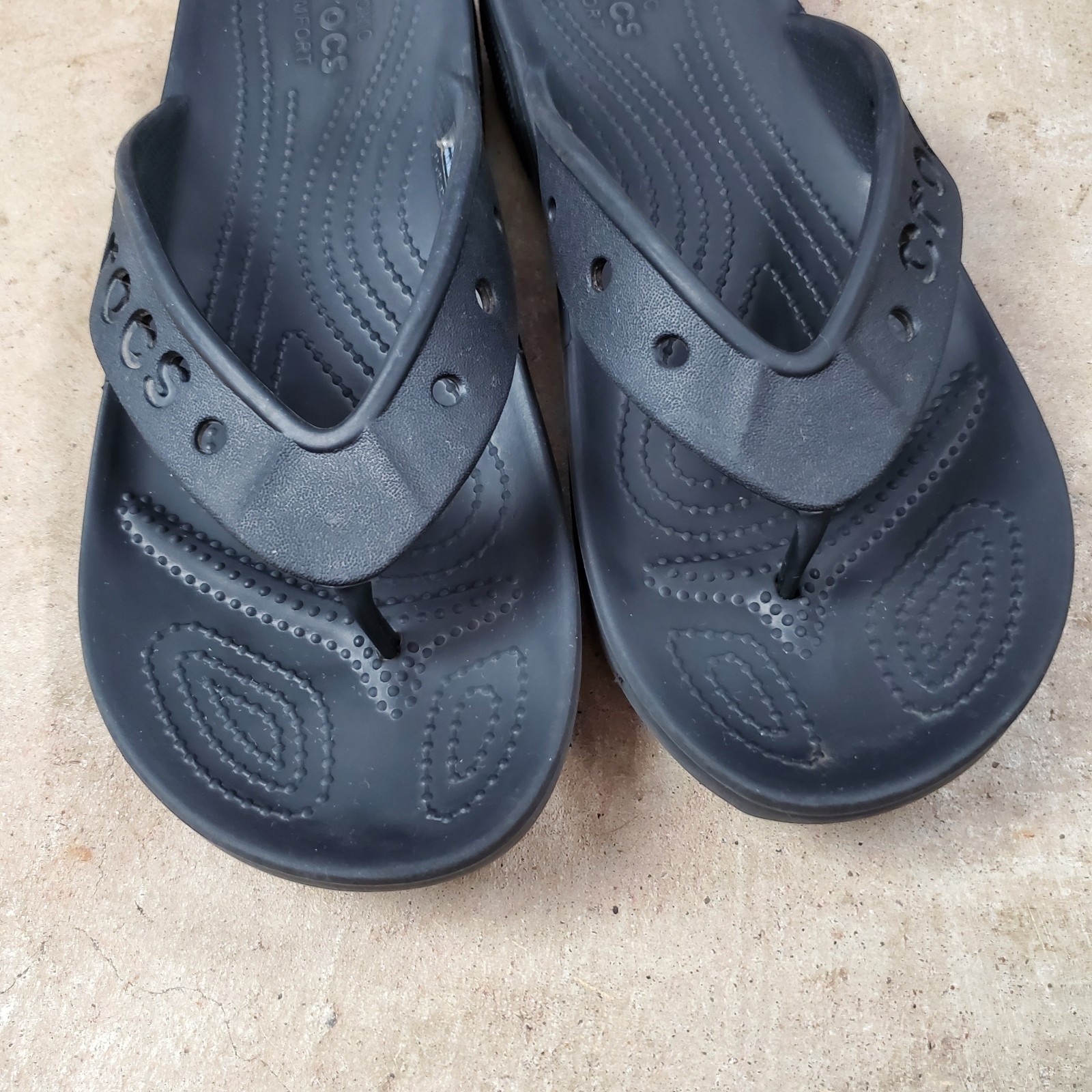 Crocs Baya II Flip Flops Men’s 9 Women’s 11 Black Sandals Slip On 208192