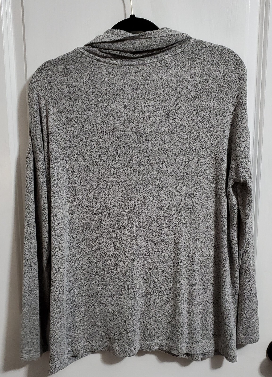 89 & Madison Gray Knit Pullover Sweater Cowl Neck Long Sleeve Sz M Button Accent