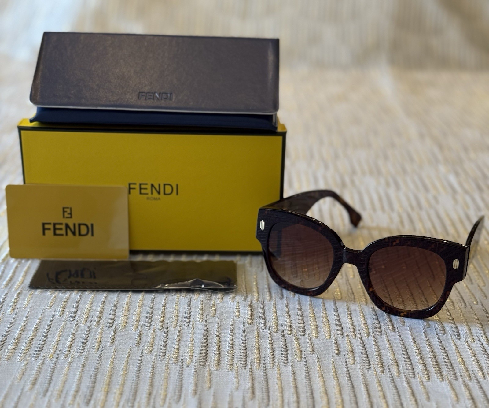 FENDI Roma FE40101I FF Tortoise Brown Gradient Square Sunglasses