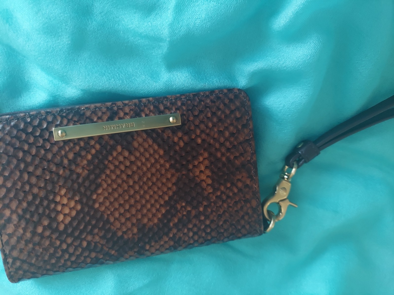 New without tags BRAHMIN Ady Snake Embossed dark brown Leather Wristlet Wallet