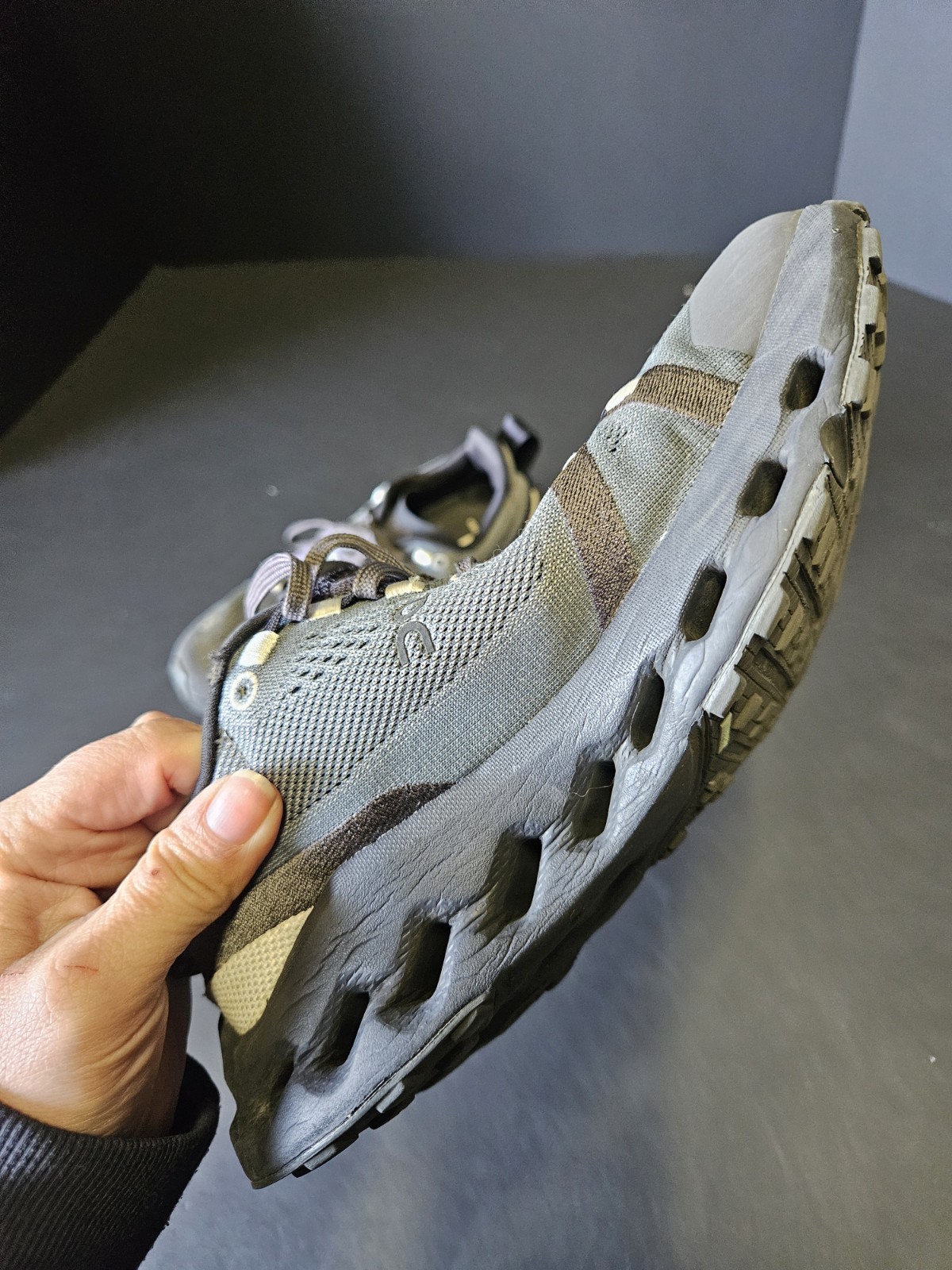 On Cloudsurfer Trail Black Gray Eclipse Running Shoes Women’s Size W6 – EUC