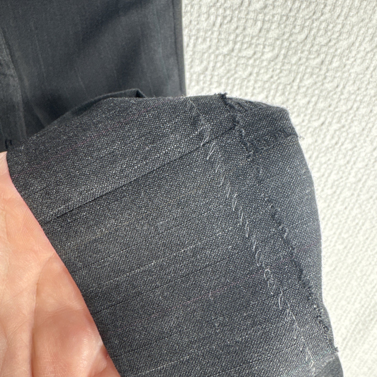 Vintage Hart Schaffner Marx 44R Relaxed Charcoal Pinstripe 2-Piece Suit 39×27