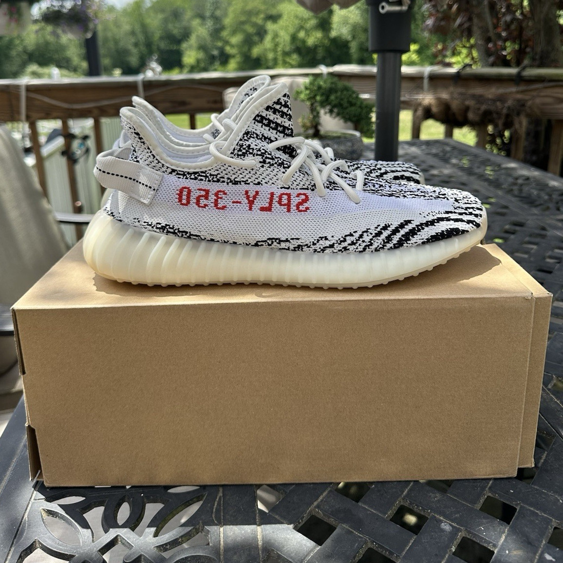 Size 9.5 adidas Yeezy Boost 350 V2 Zebra Primeknit White/Core Black/Red 2022