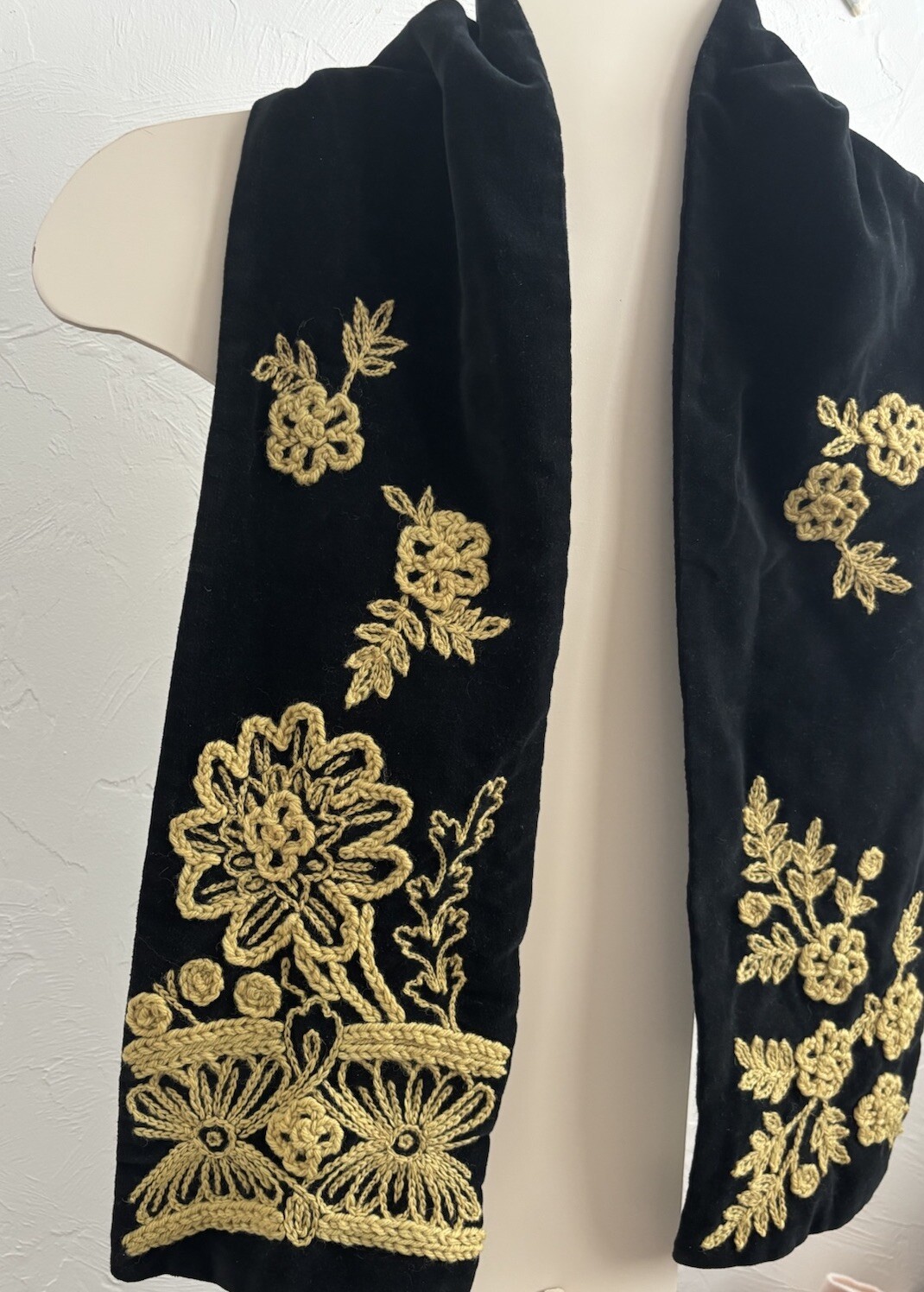 Megan Park England Black Velvet Crocheted Floral Scarf 60″x 6.25″ Made In India!