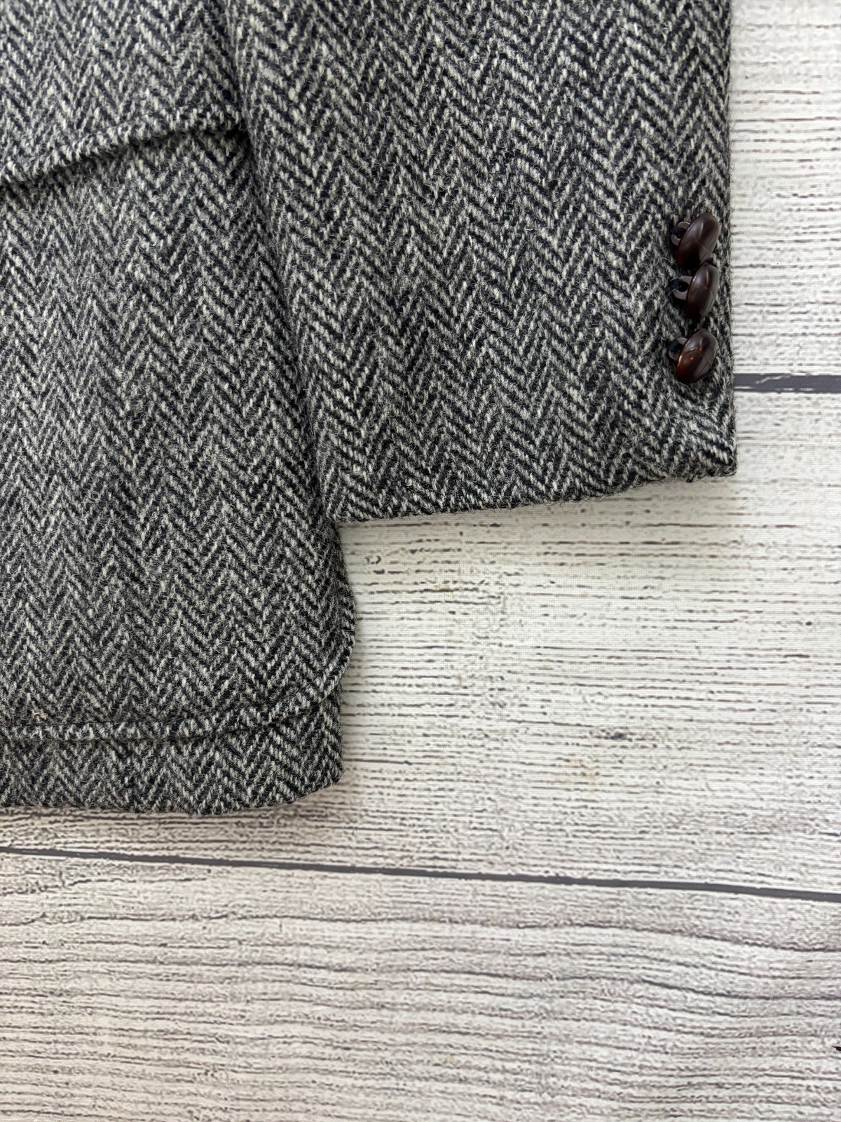 HARRIS TWEED Mens 38R Black Gray Herringbone Scottish Wool Jacket Blazer VTG