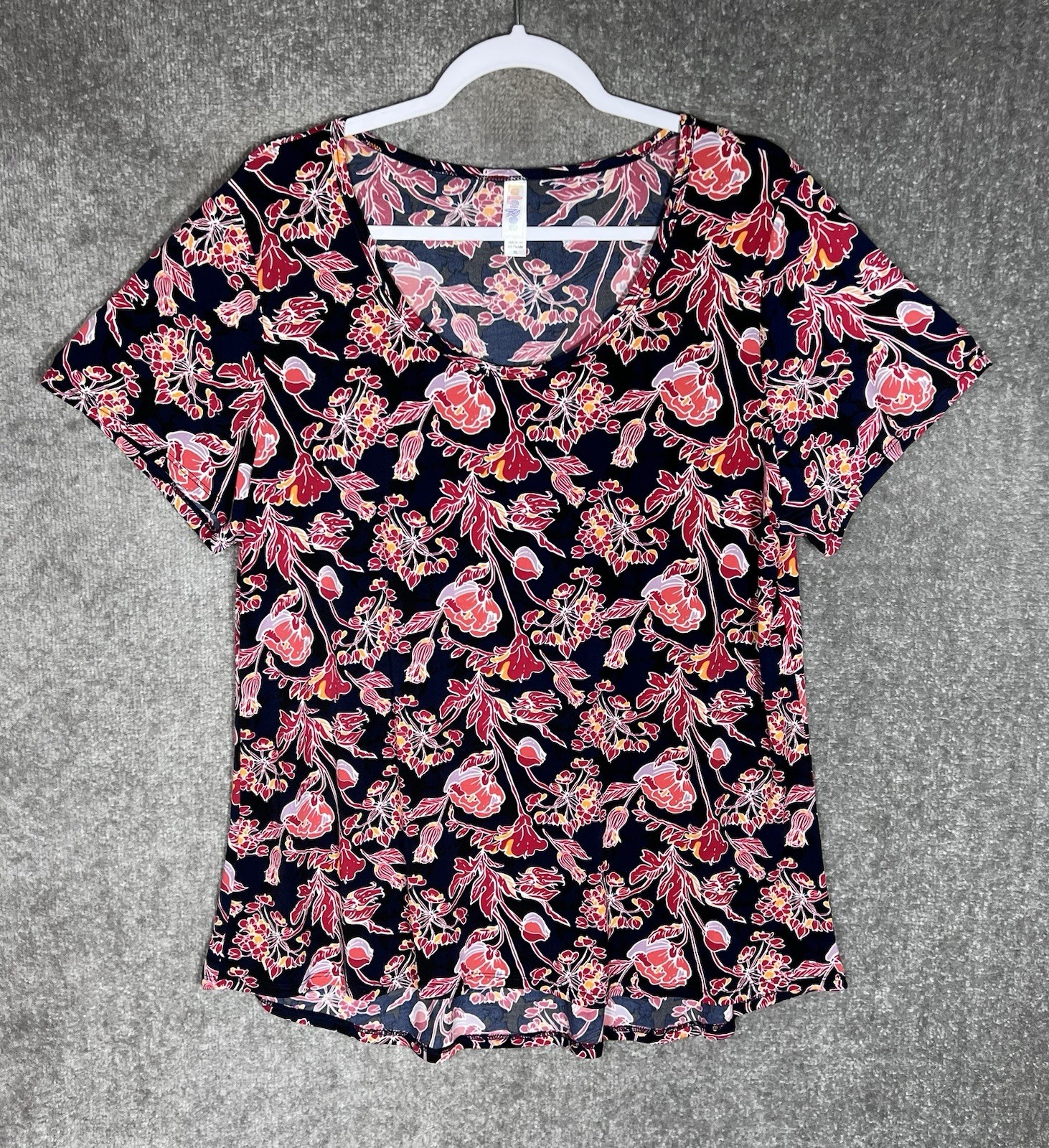 Lularoe Classic T Shirt Top Women Sz XL Black Red Scoop Neck Stretch Hi Low Hem