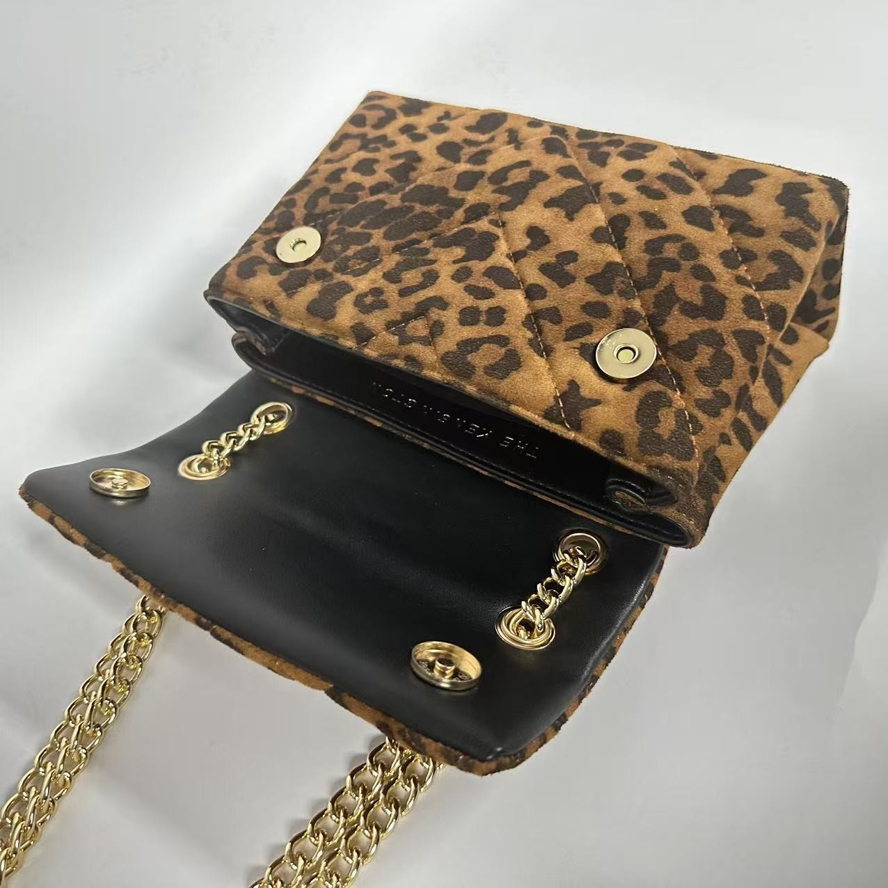 Kurt Geiger London Leopard Quilted Crossbody Bag Gold Eagle Chain 20×8×15 cm