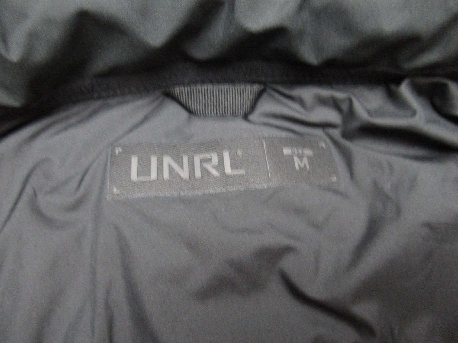 UNRL Quilted Puffer Vest Black Mens Medium Embroidered FREE SHIP