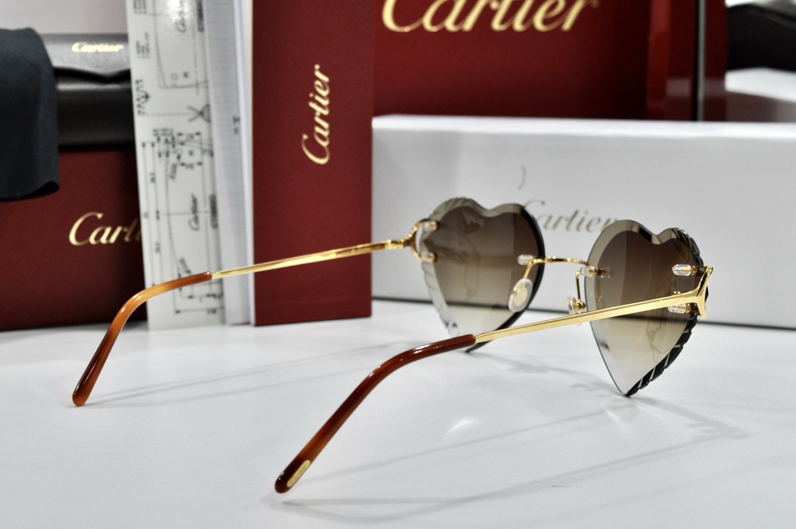 New Cartier rimless sunglasses glasses Diamond Cut heart decor Big C gold Frame