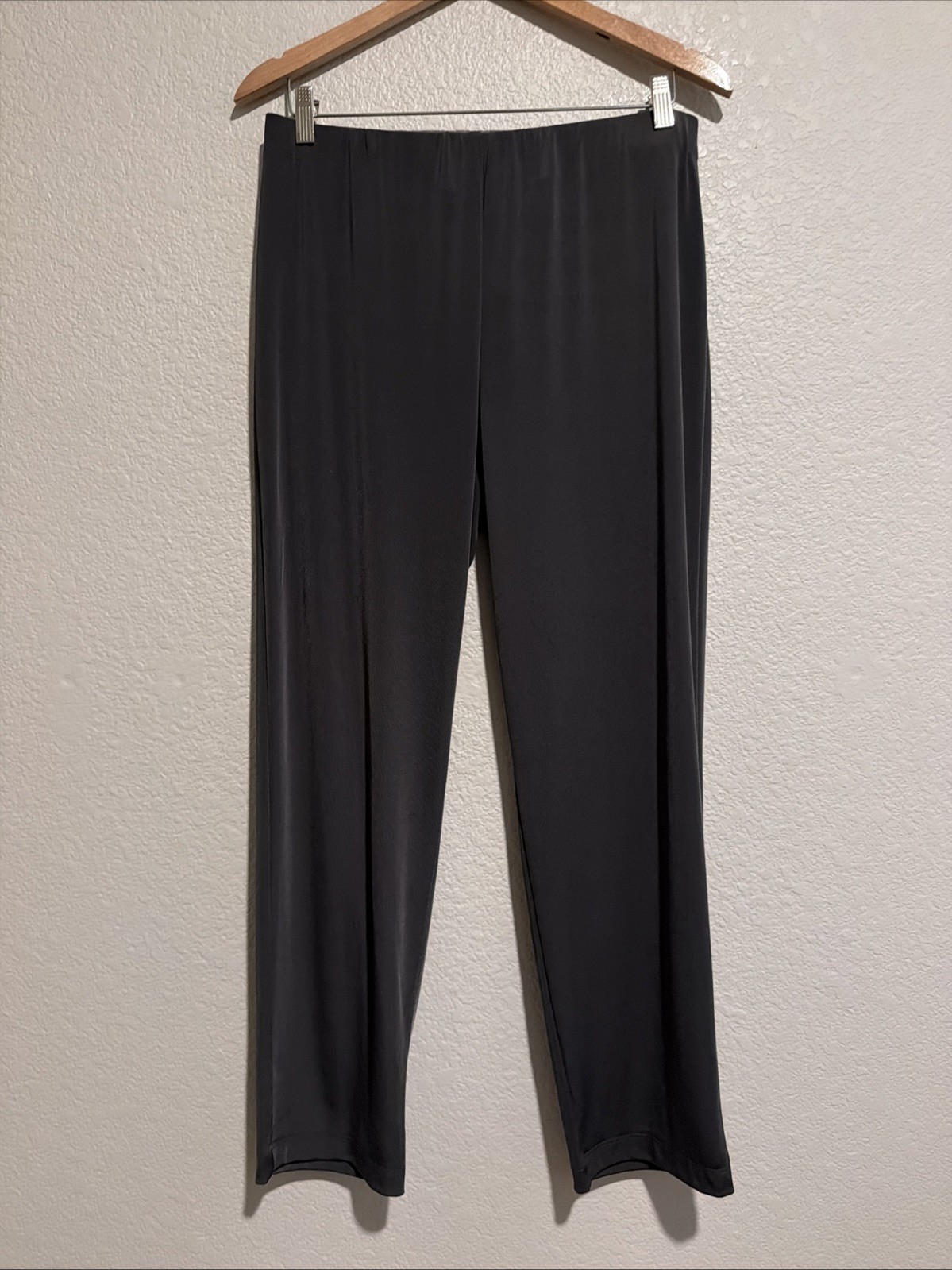 NEW Chicos Gray Liquid Slinky Knit Pull On Straight Leg Pants Stretch L Short