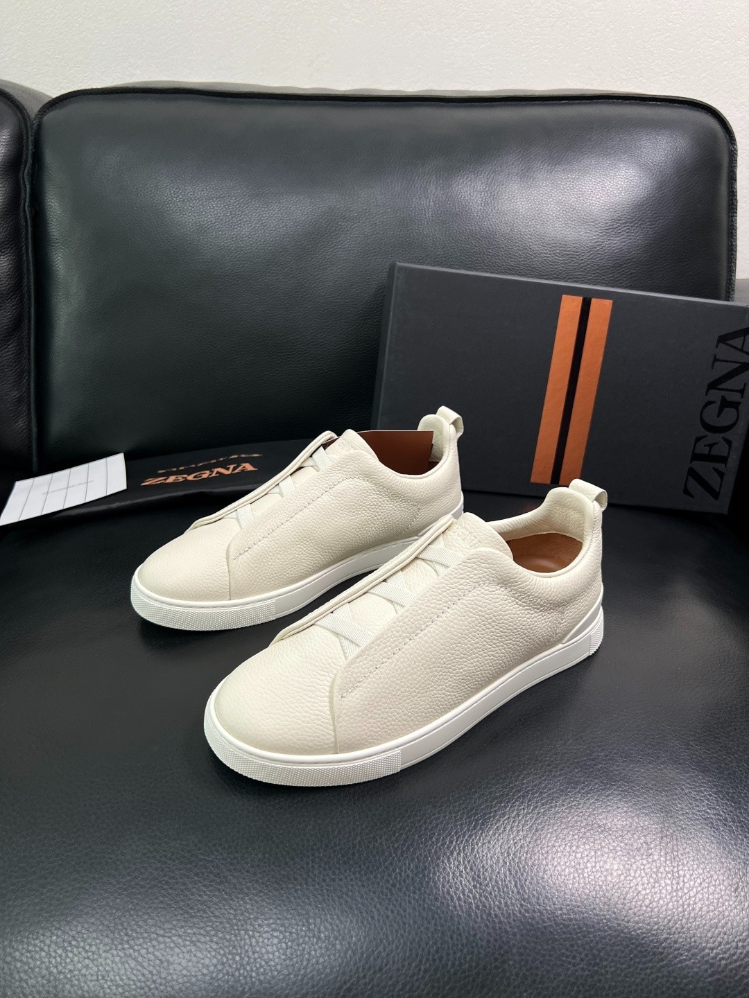 Men Zegna Off White Pebble Grain Calf Leather Concealed Elastic Laceless Slip On