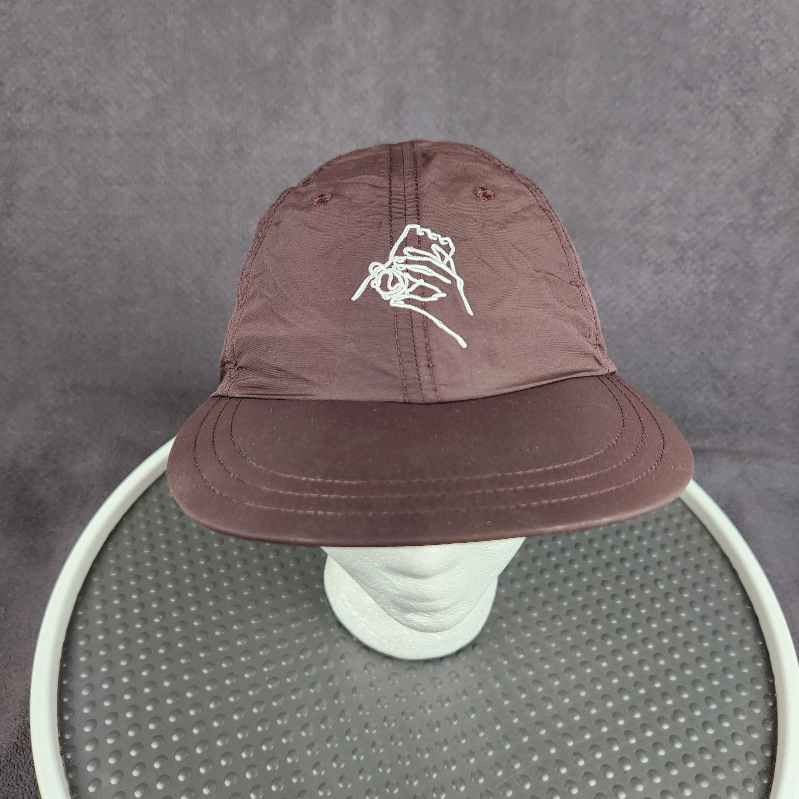 On Running Tempus StrapBack cMulberry Cap Adjustable One Size Red Mens Running