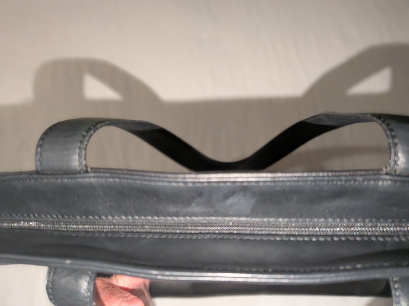 Longchamp black leather business bag 16″ X 12″ X 4″ Excellent condition