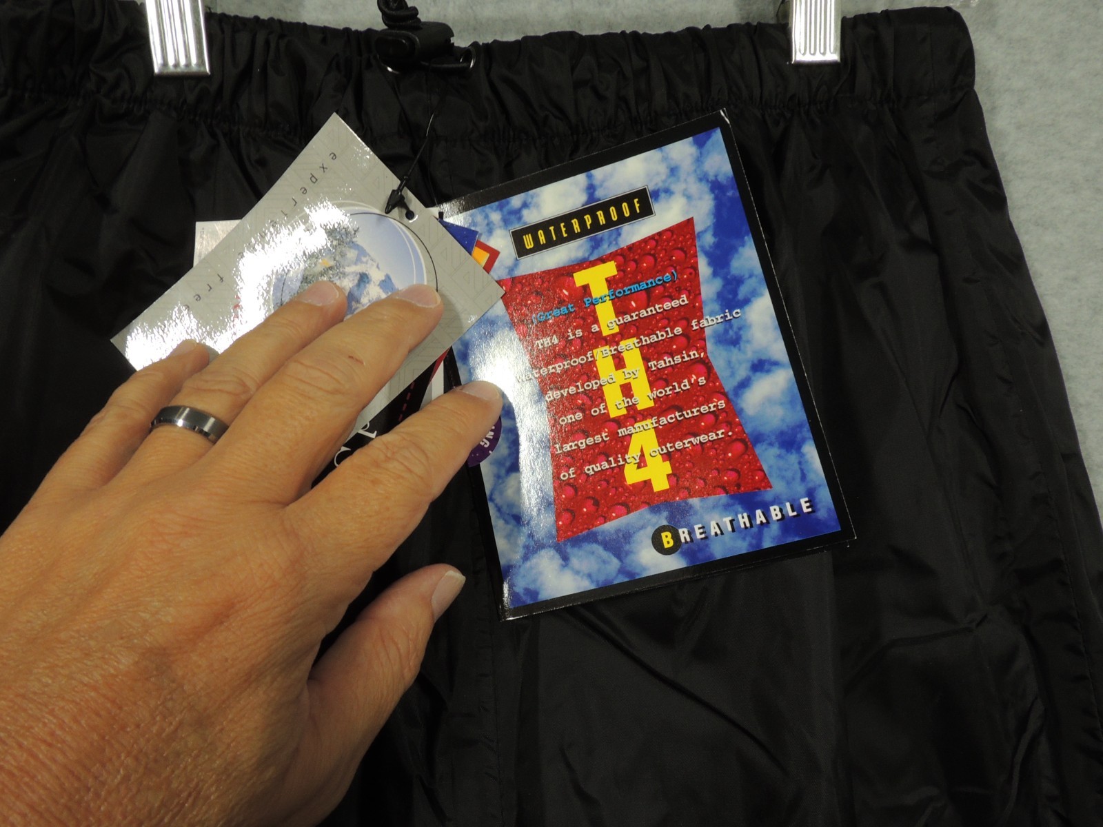 WOMENS MEDIUM RED LEDGE LIGHTWEIGHT WATERPROOF RAIN PANTS w/ STUFF PACK, BLACK