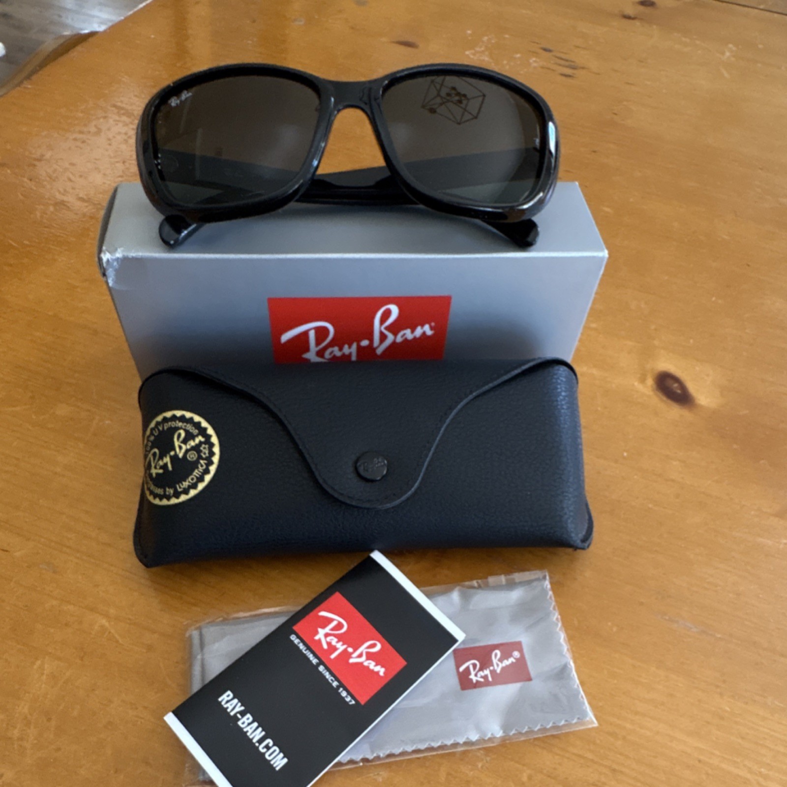 Ray-Ban Jackie Ohh RB4101 Oversized Oval Black/Green Sunglasses 135mm