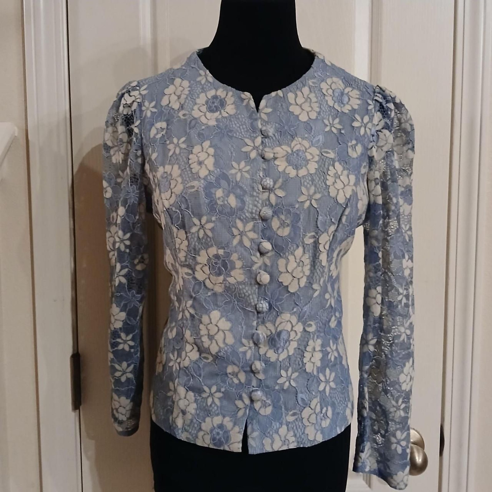 Italian blue lace button-up blouse floral design sheer puff sleeves 38/6 Regency