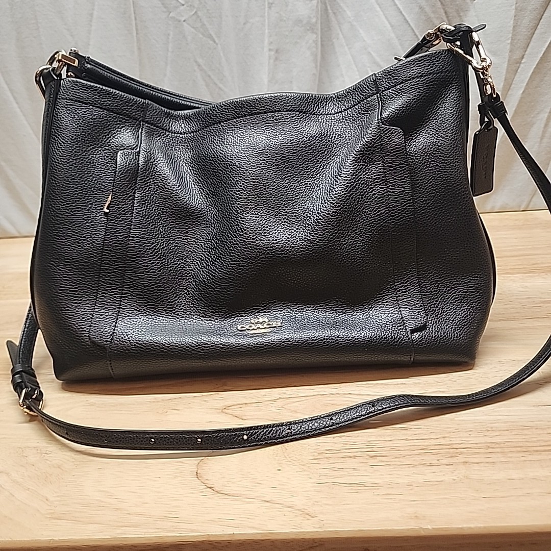 Coach Large Scout Hobo bag in black pebbled leather. 13″x3″x9.75