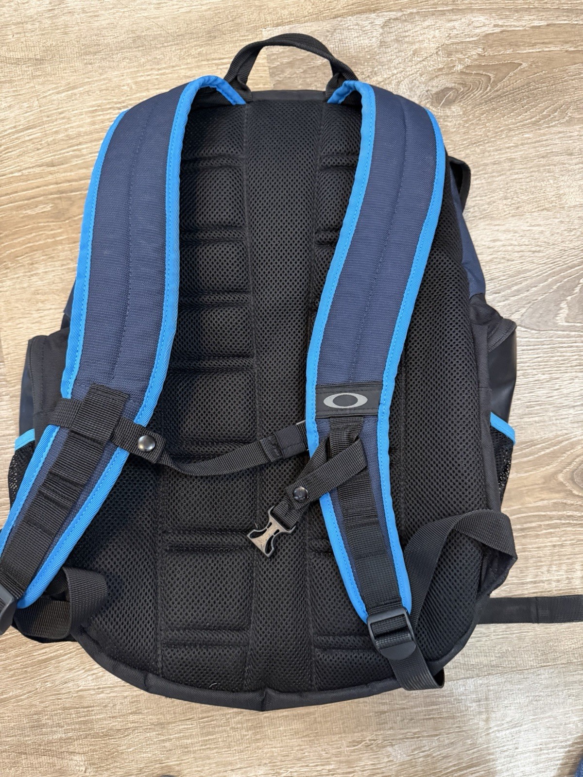GENUINE Oakley Kitchen Sink Backpack 1 SIZE TALLE UNIQUE!! Nice.