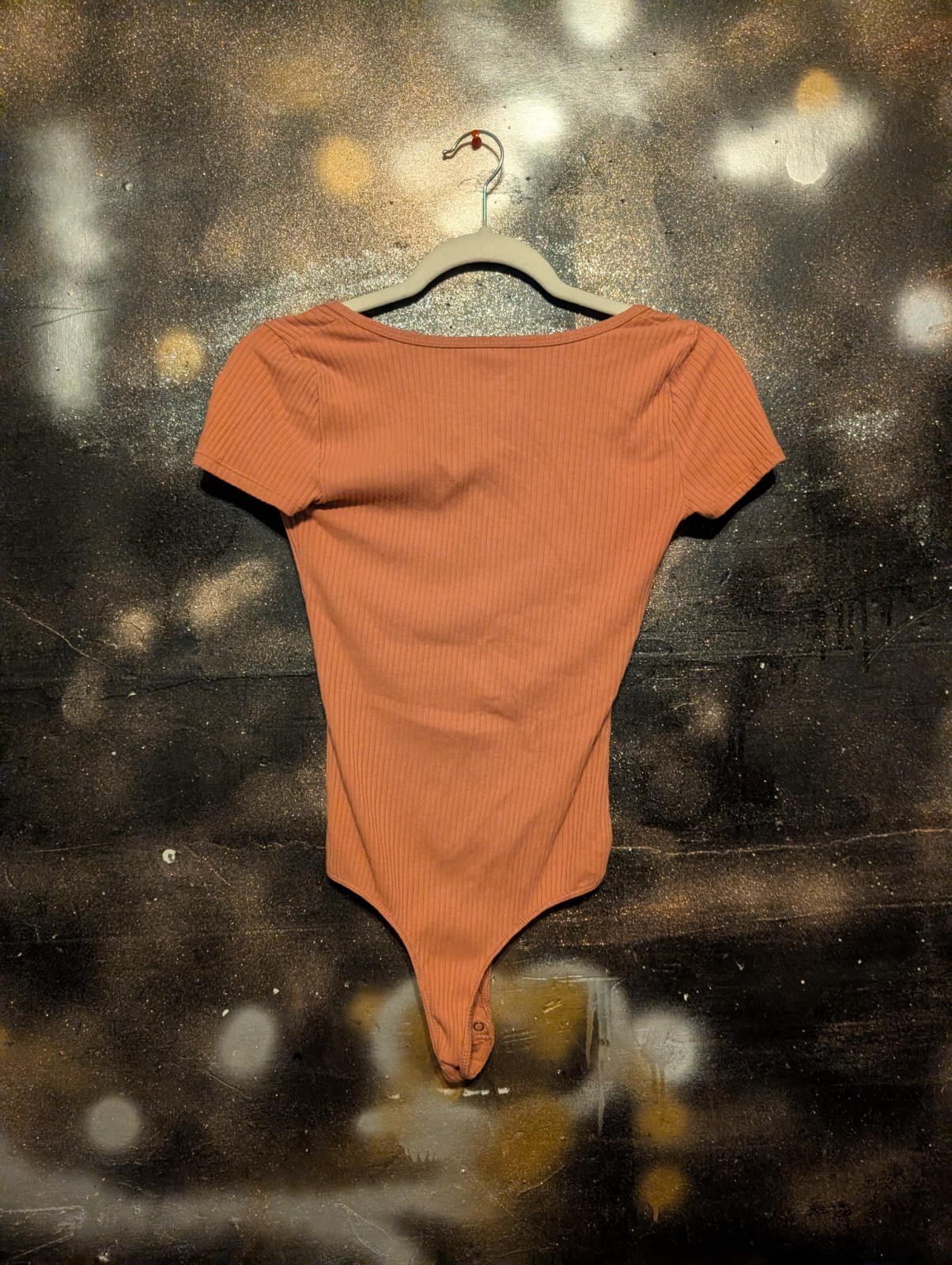 ​Hollister Ribbed Henley Bodysuit Size XS Peach Brown Short Sleeve