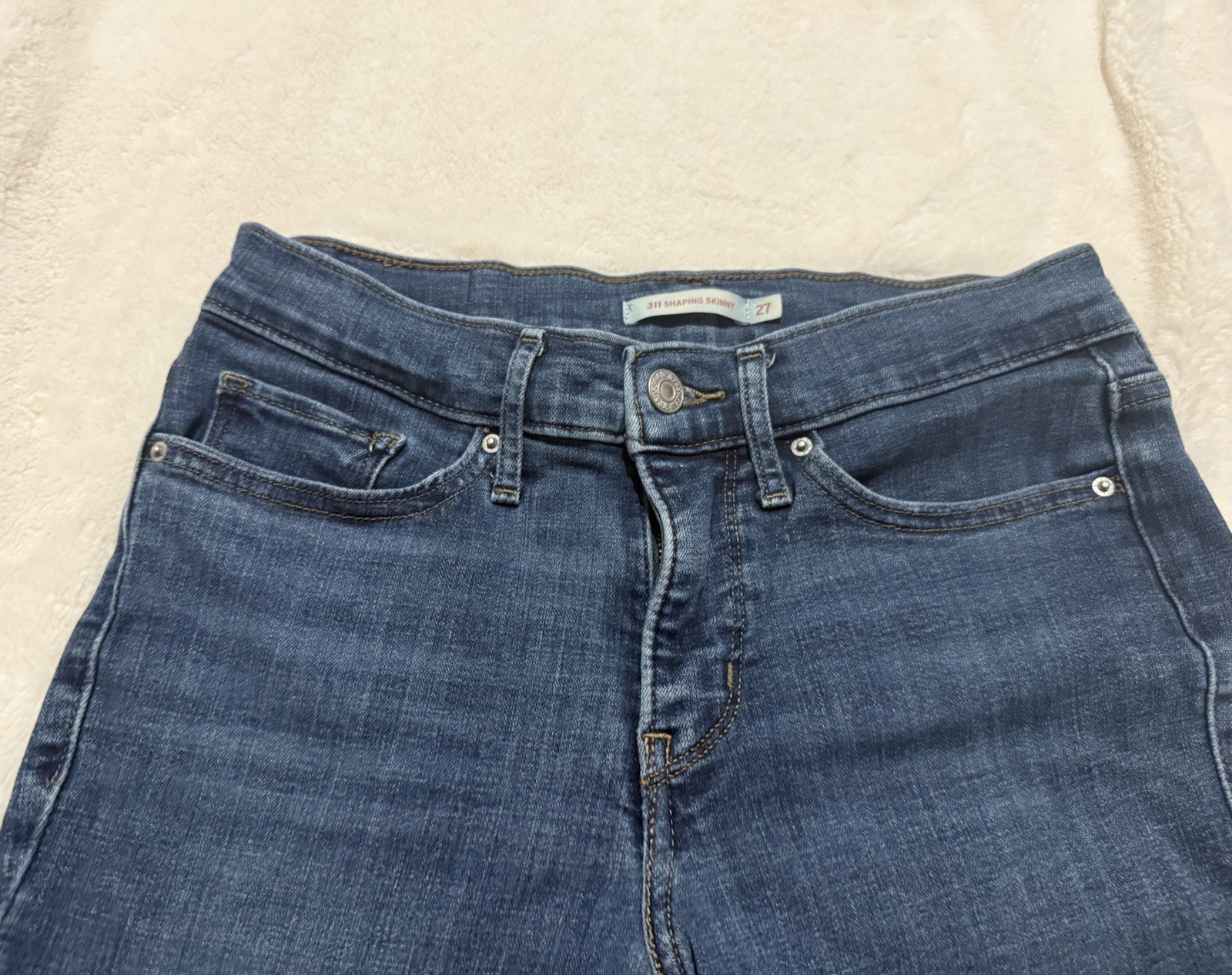 Levi’s Women’s Blue Medium Wash Mid Rise Skinny 5-Pocket Denim Jeans 27