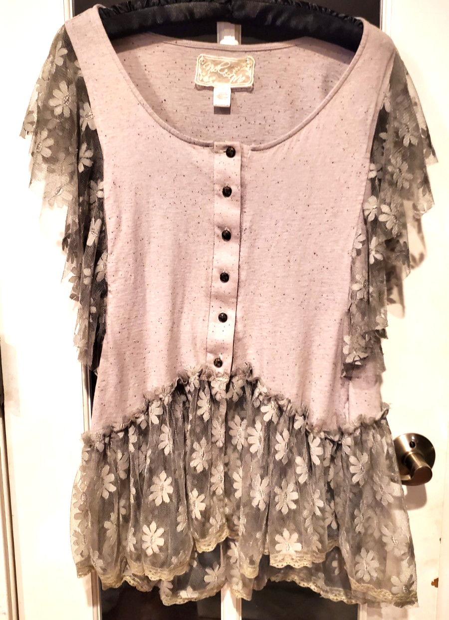 Nick & Mo Anthropologie Womens Blouse Gray Top Floral Lace Kimono Sleeve Medium