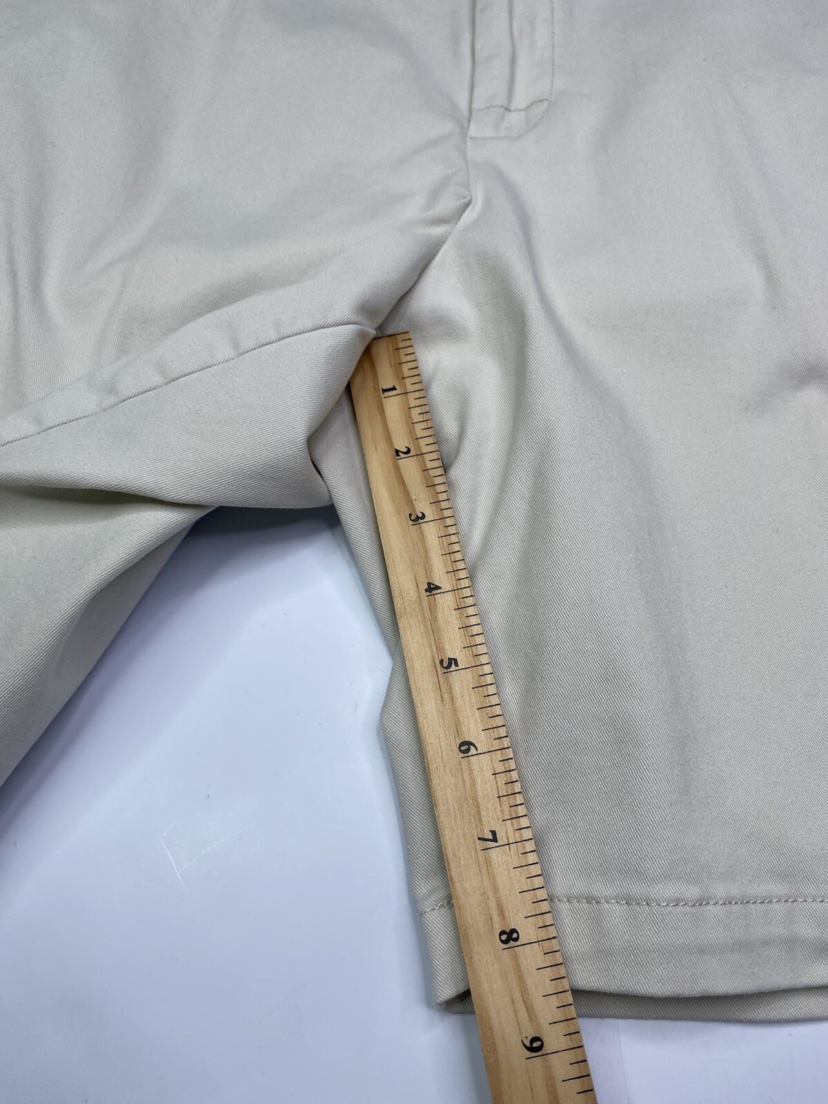 Izod Men’s Size 40 Beige Flat Front Chino Shorts Golf Athleisure Cotton
